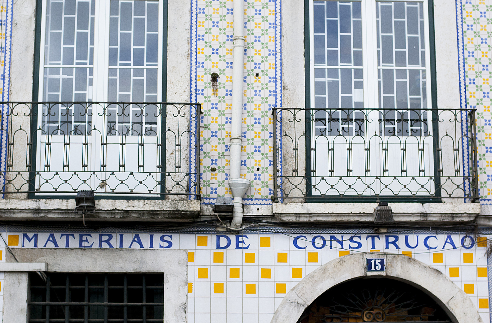 Nikon D40 + Nikon AF-S Nikkor 50mm F1.8G sample photo. Lisbon photography