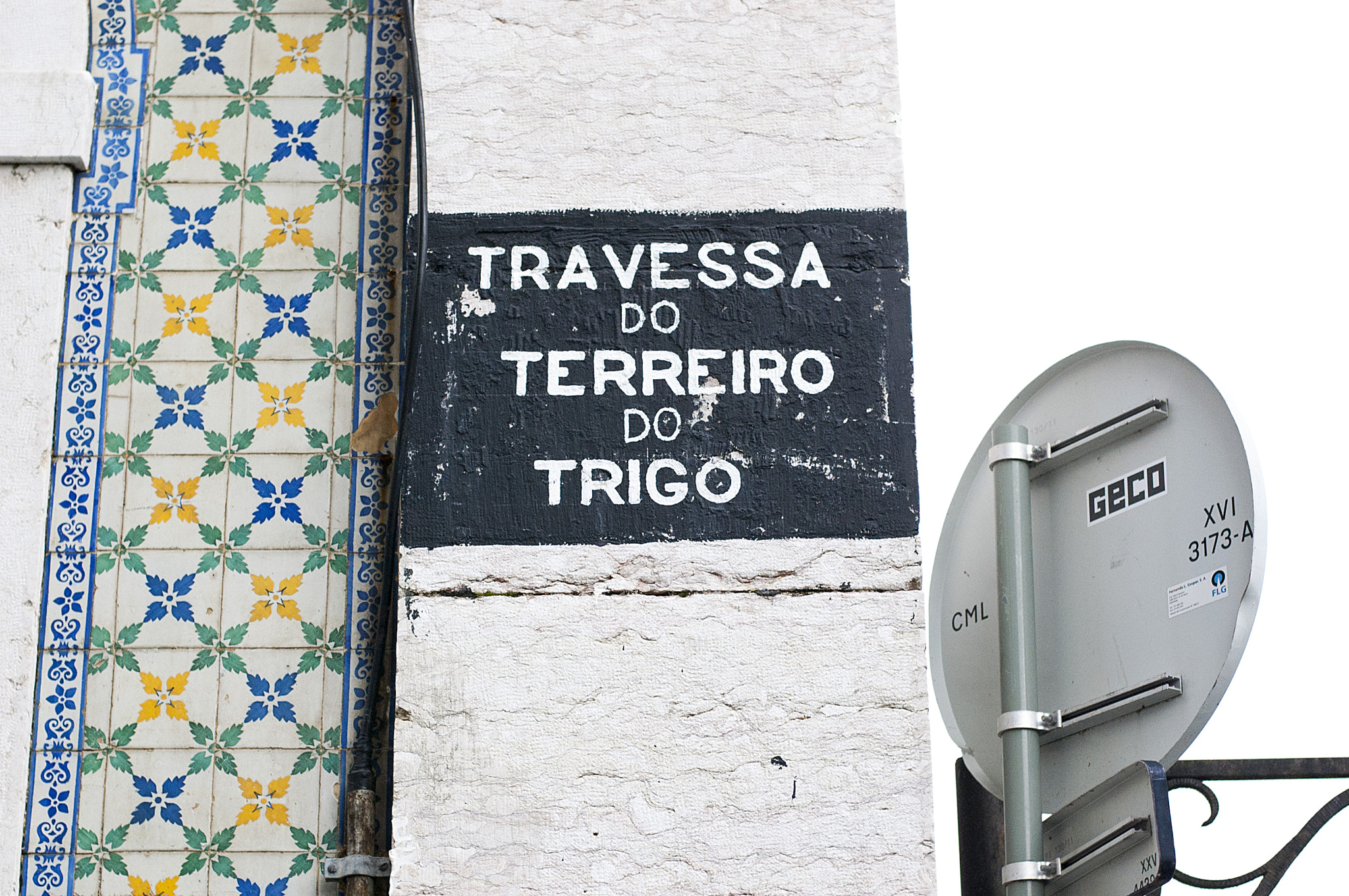 Nikon D40 + Nikon AF-S Nikkor 50mm F1.8G sample photo. Lisbon photography