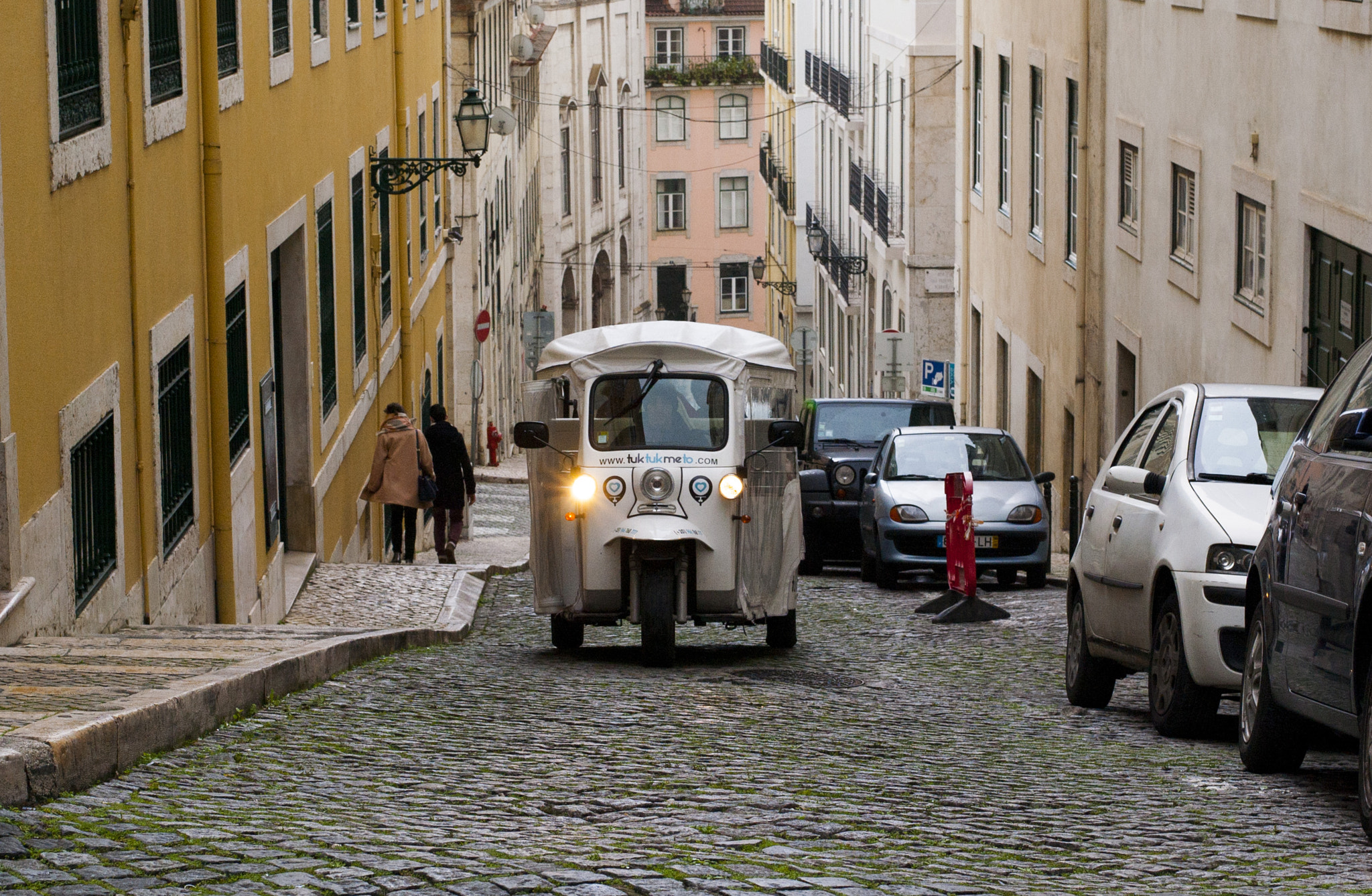 Nikon D40 + Nikon AF-S Nikkor 50mm F1.8G sample photo. Lisbon photography