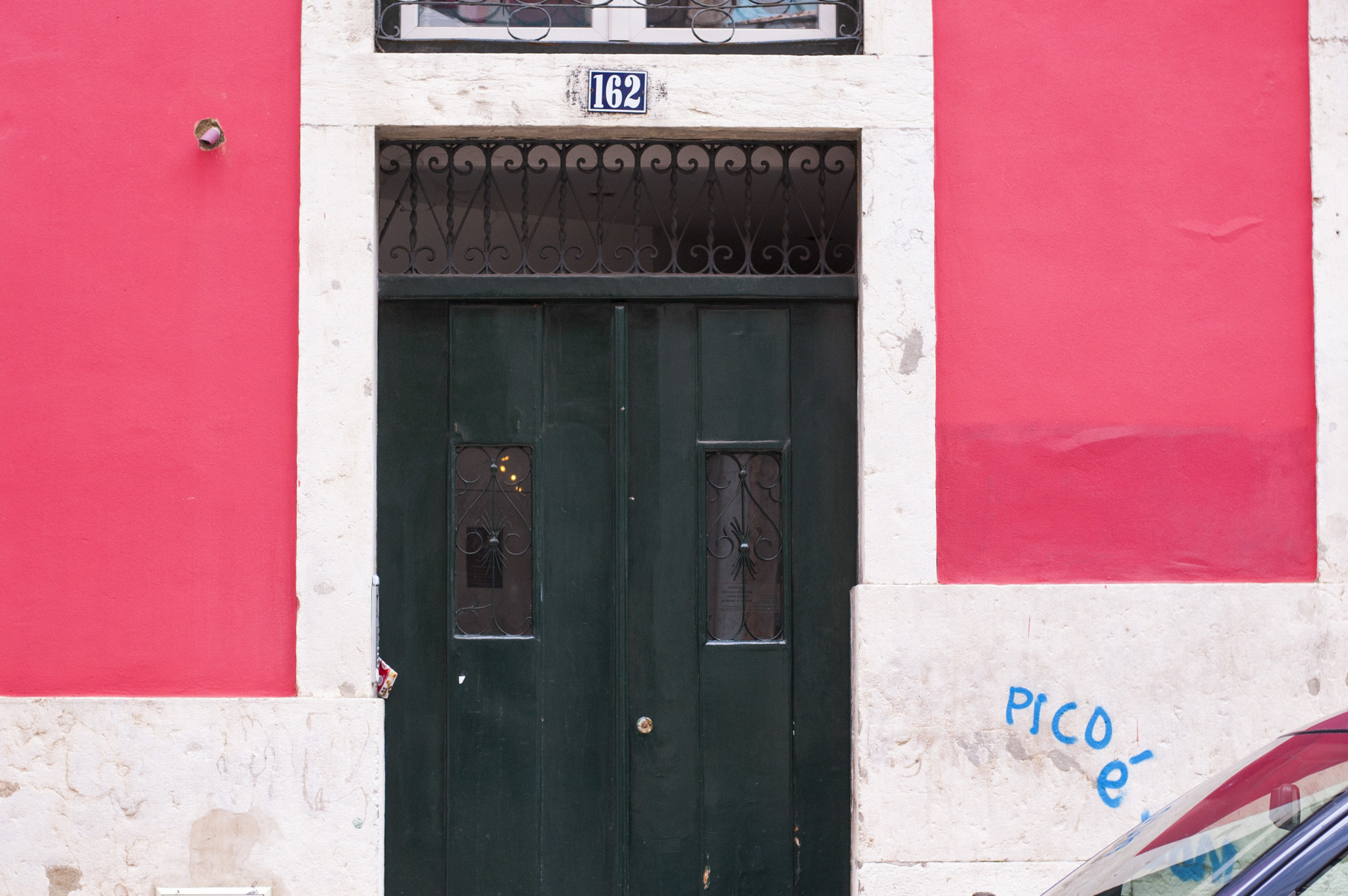 Nikon D40 + Nikon AF-S Nikkor 50mm F1.8G sample photo. Lisbon photography