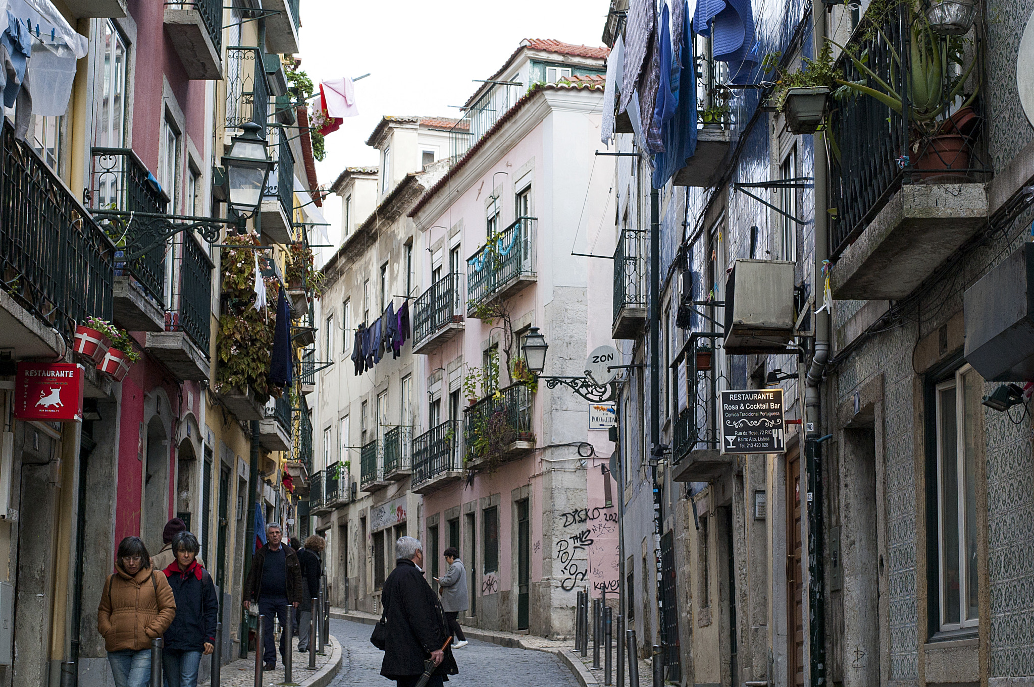 Nikon D40 + Nikon AF-S Nikkor 50mm F1.8G sample photo. Lisbon photography