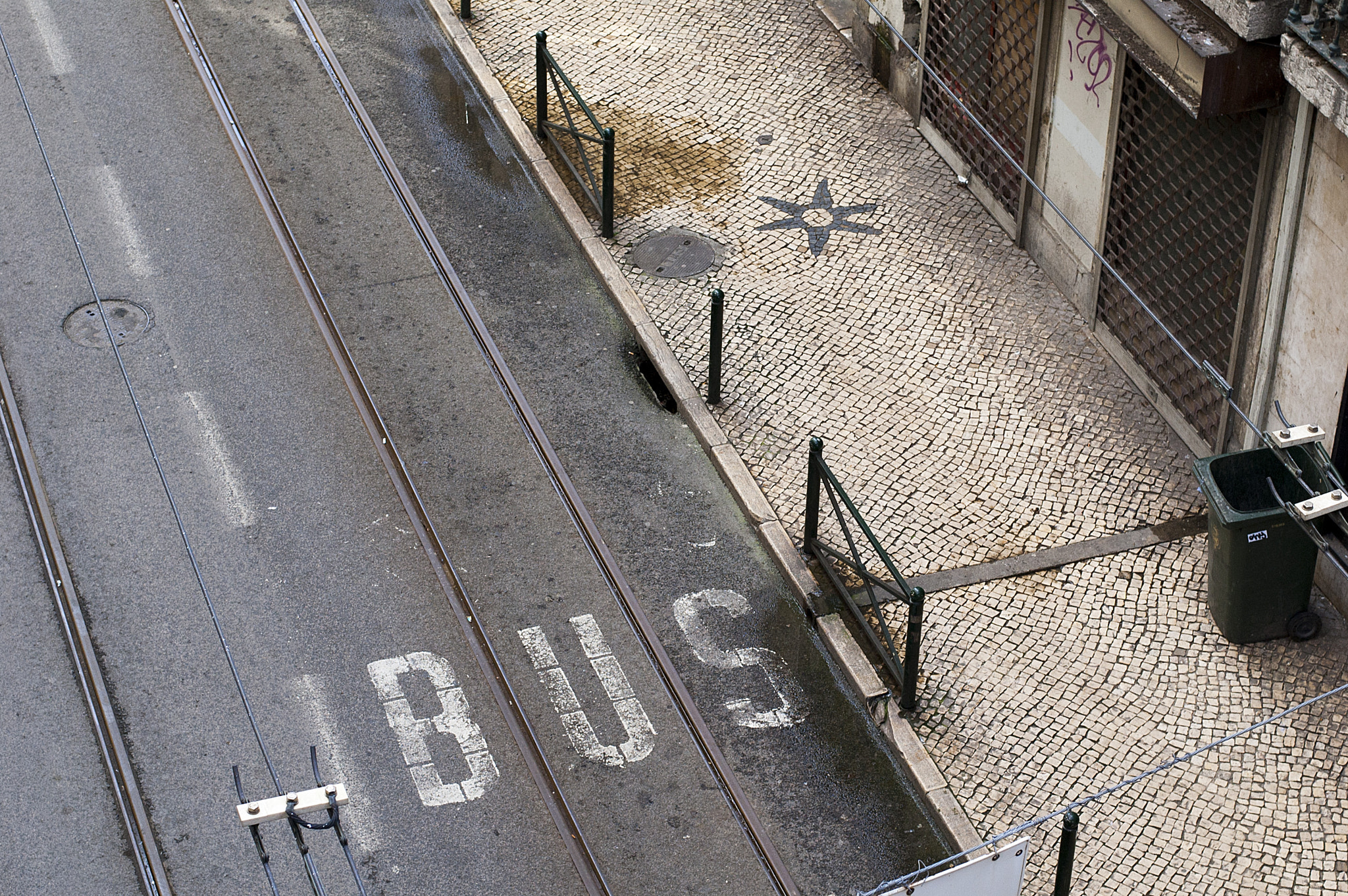 Nikon D40 + Nikon AF-S Nikkor 50mm F1.8G sample photo. Lisbon photography