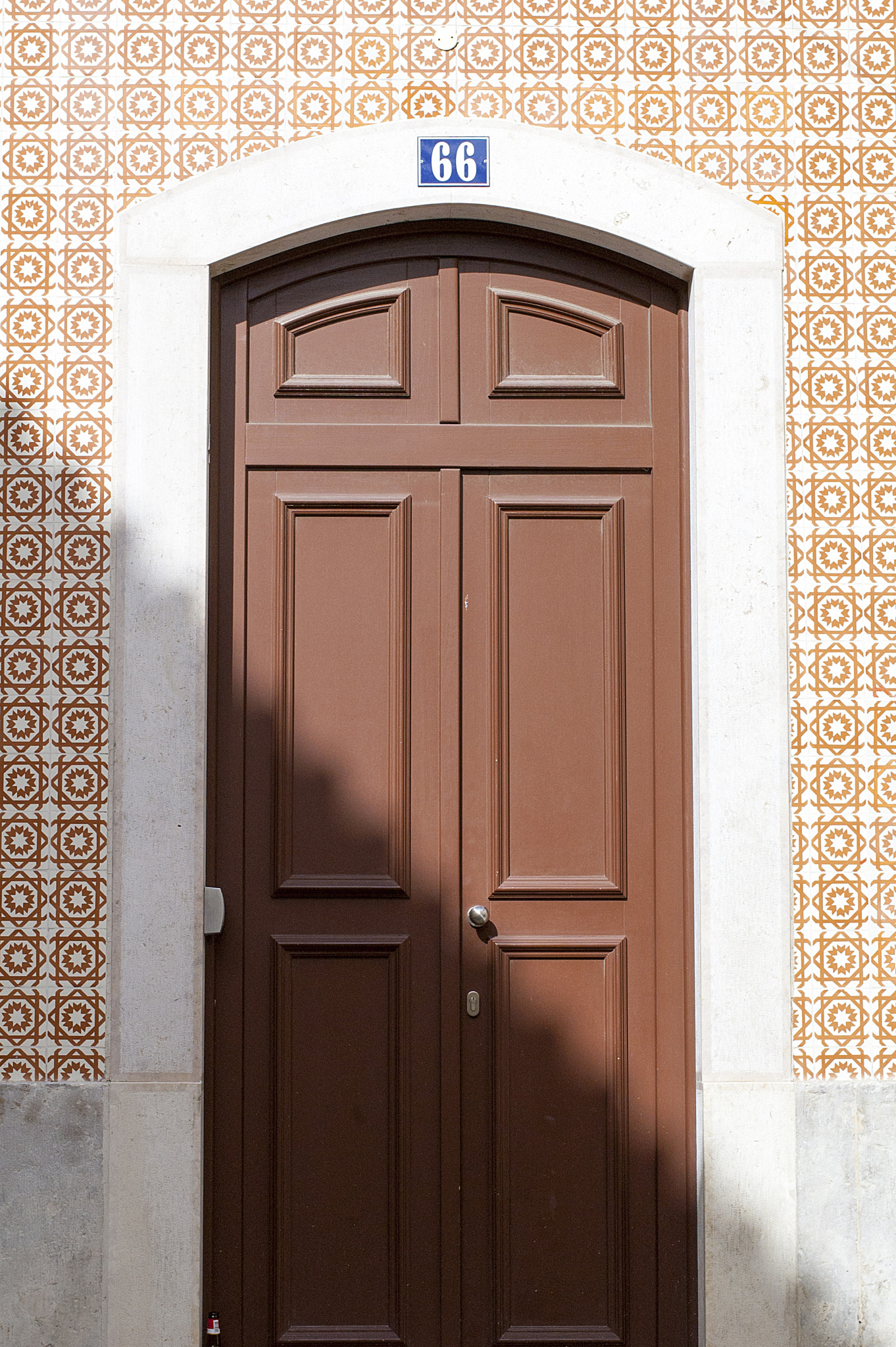Nikon D40 + Nikon AF-S Nikkor 50mm F1.8G sample photo. Lisbon photography