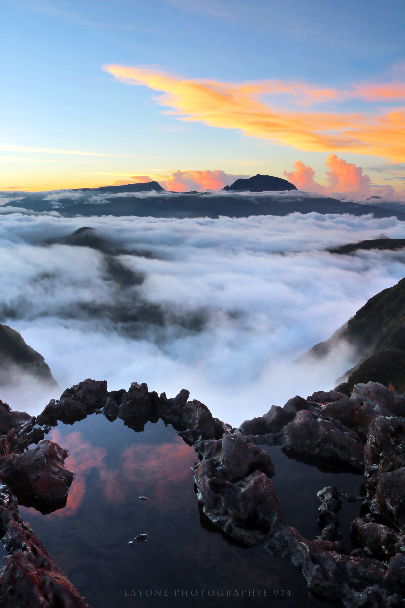 Canon EOS 760D (EOS Rebel T6s / EOS 8000D) sample photo. Sunset dans la région du volcan à l'île de la réunion . photography