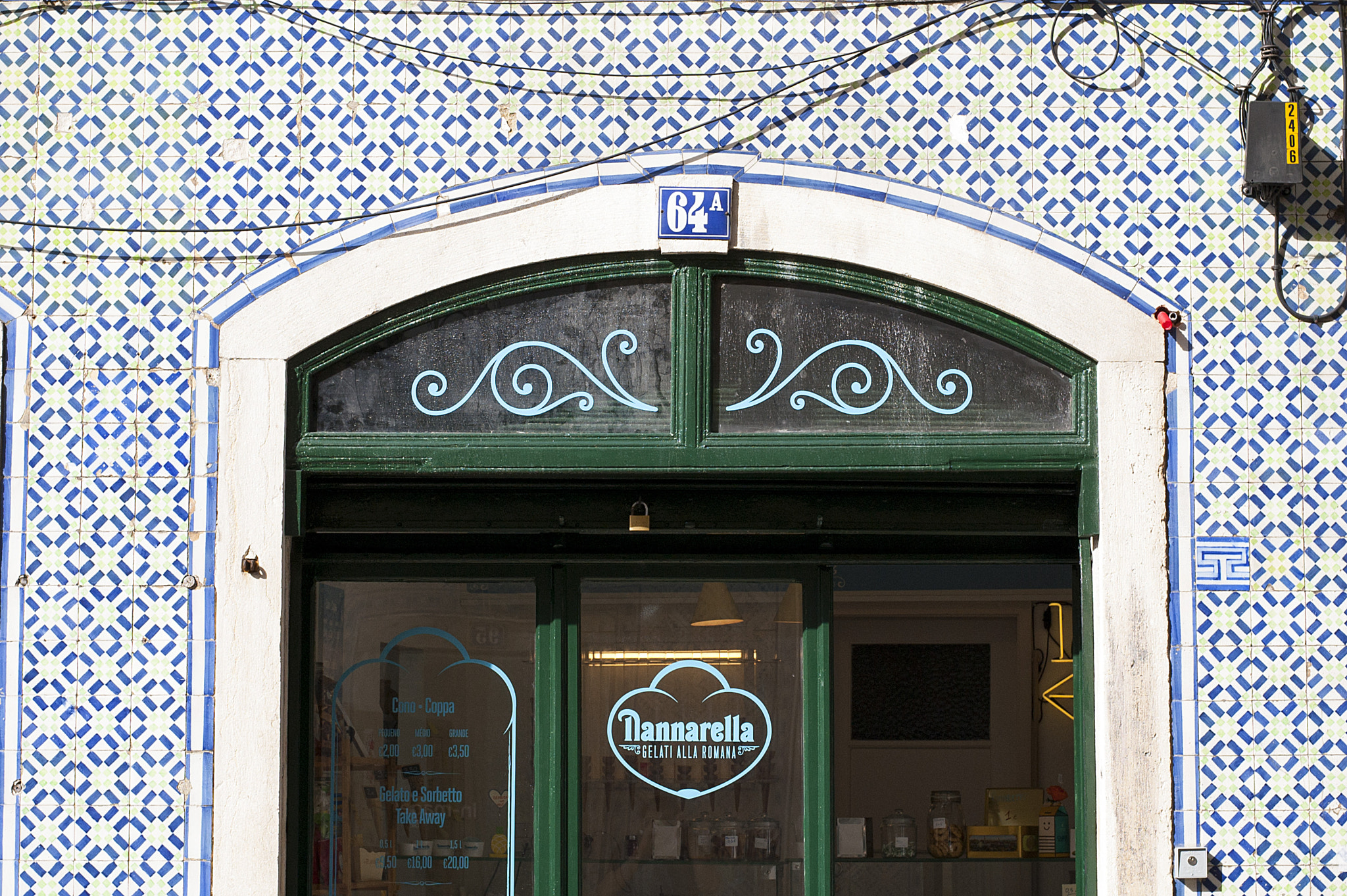Nikon D40 + Nikon AF-S Nikkor 50mm F1.8G sample photo. Lisbon photography