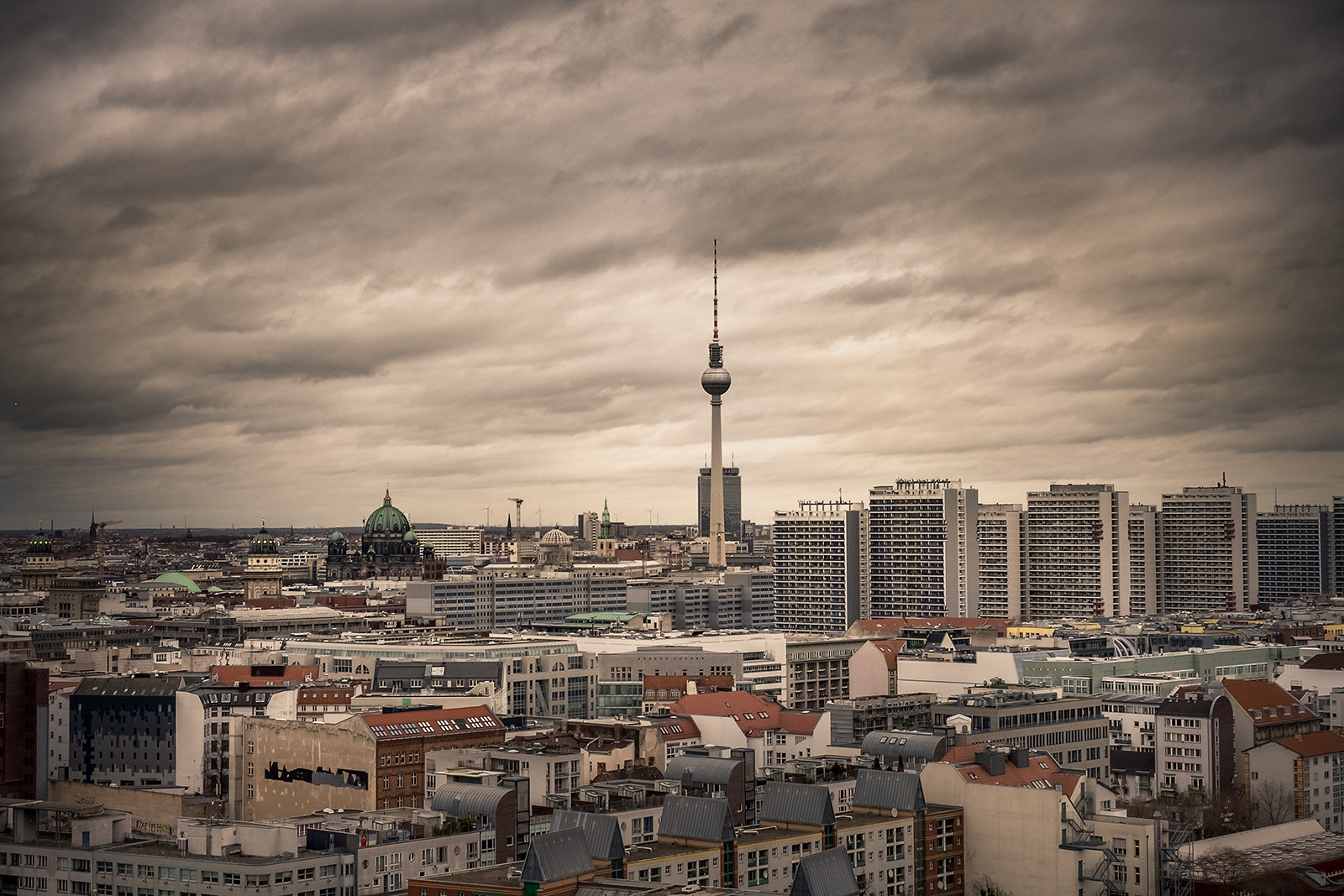 Olympus OM-D E-M10 + Olympus M.Zuiko Digital ED 12-40mm F2.8 Pro sample photo. Berlin over the top! photography