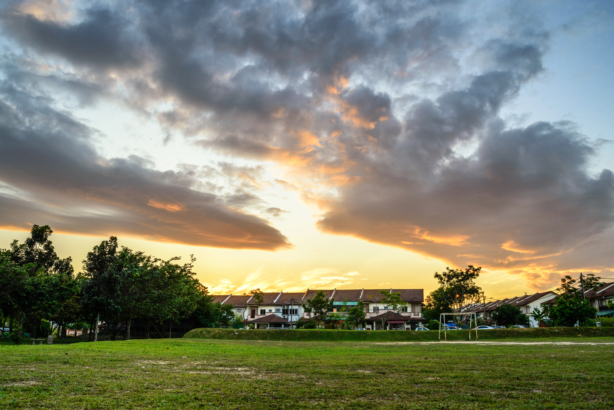 AF Zoom-Nikkor 28-80mm f/3.3-5.6G sample photo. Sunday morning by the park photography