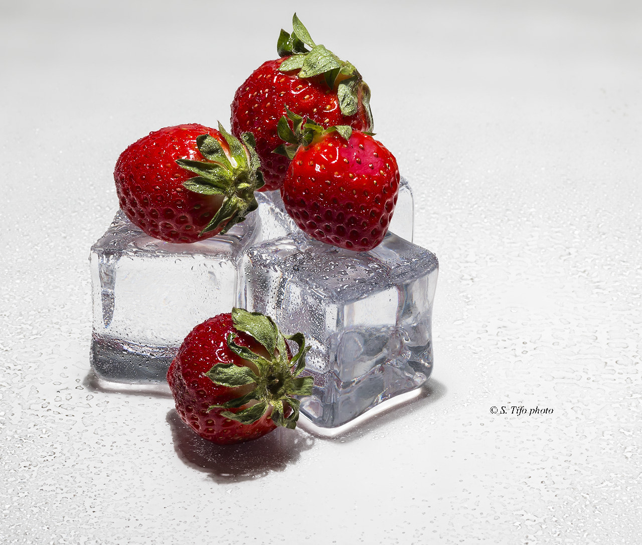 Canon EF-S 60mm F2.8 Macro USM sample photo. Strawberries on ice ... photography