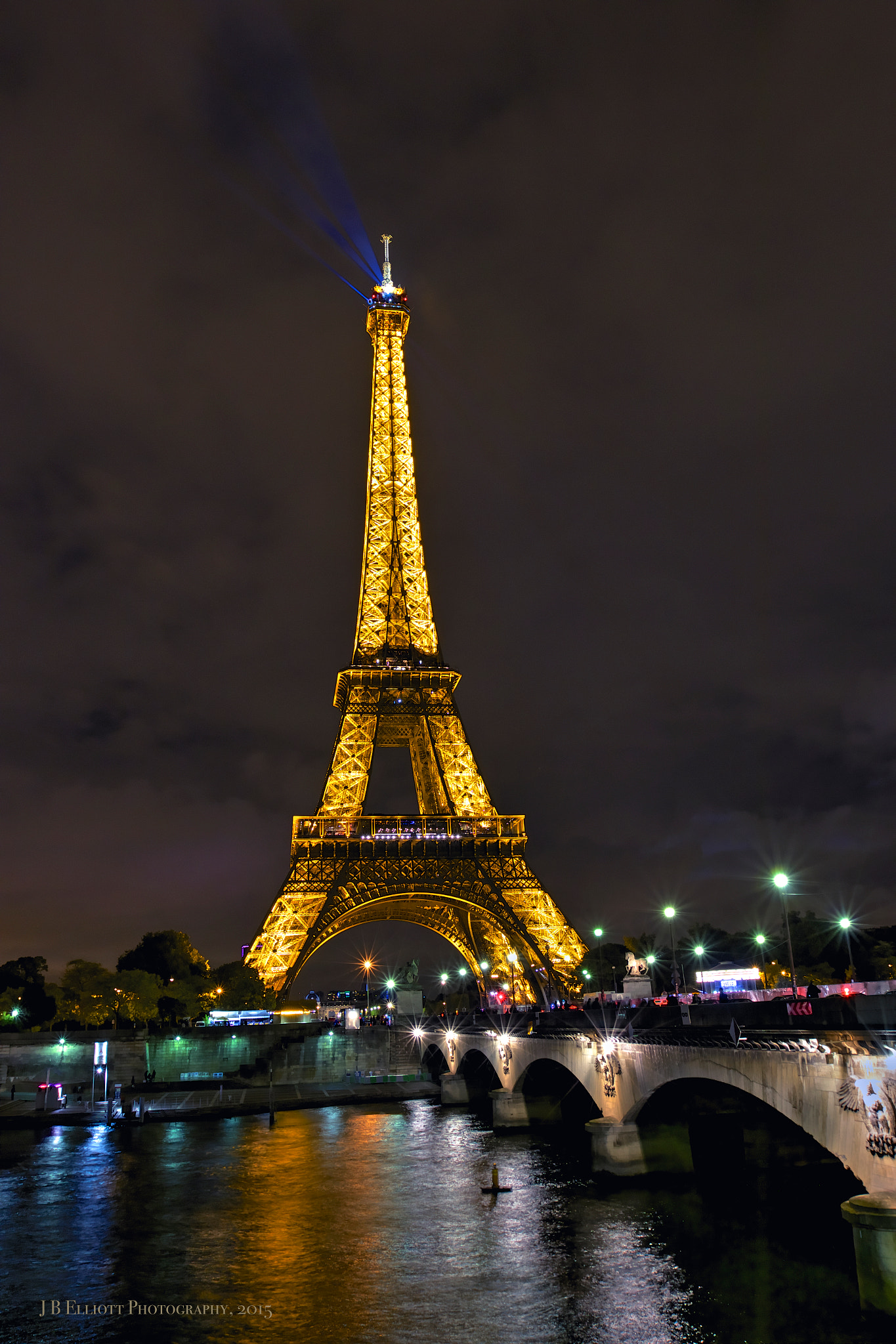 Canon EF 16-35mm F2.8L II USM sample photo. Le tour d'eiffel photography