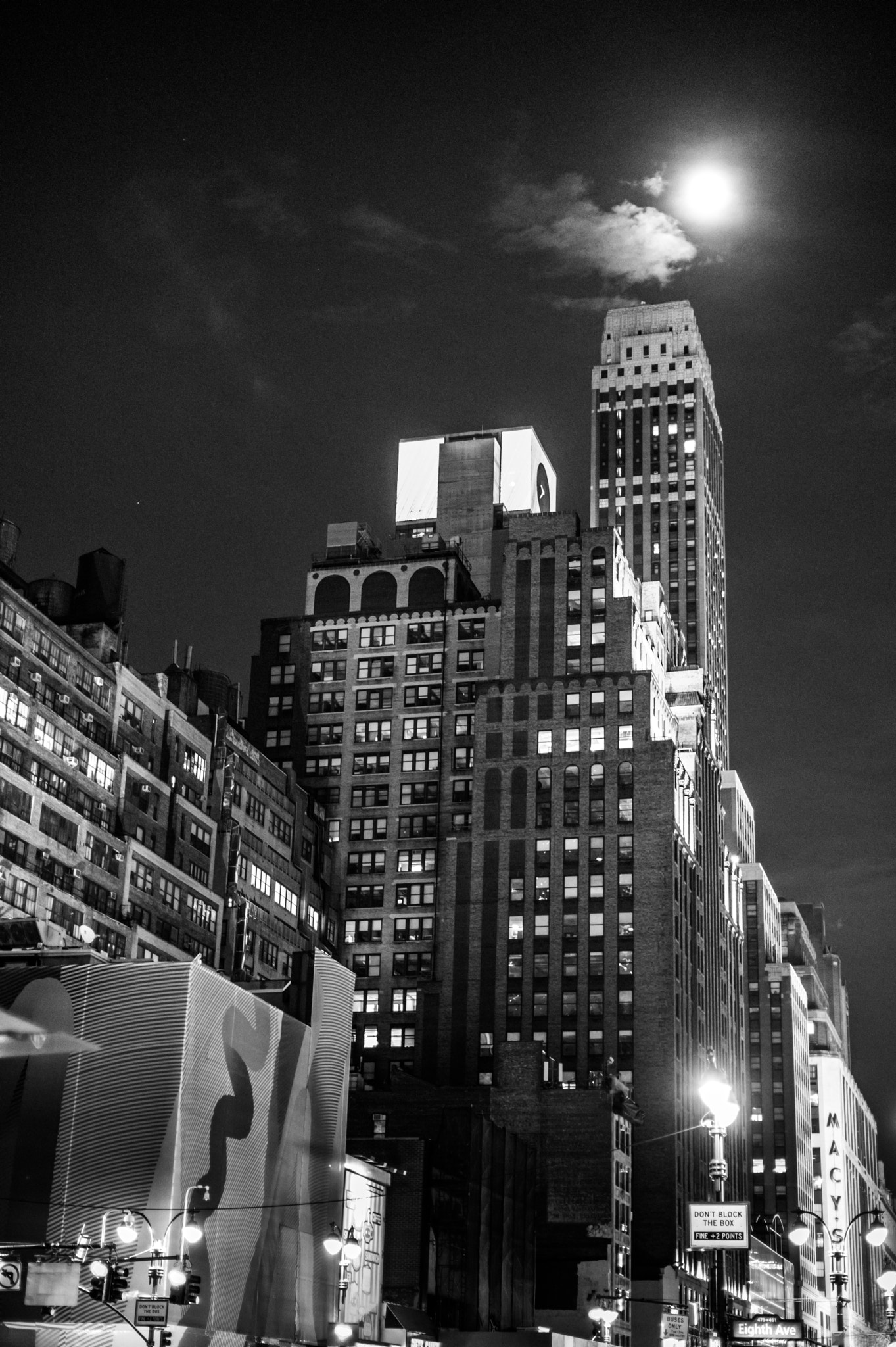 Canon EF 50mm F1.8 STM sample photo. City night photography