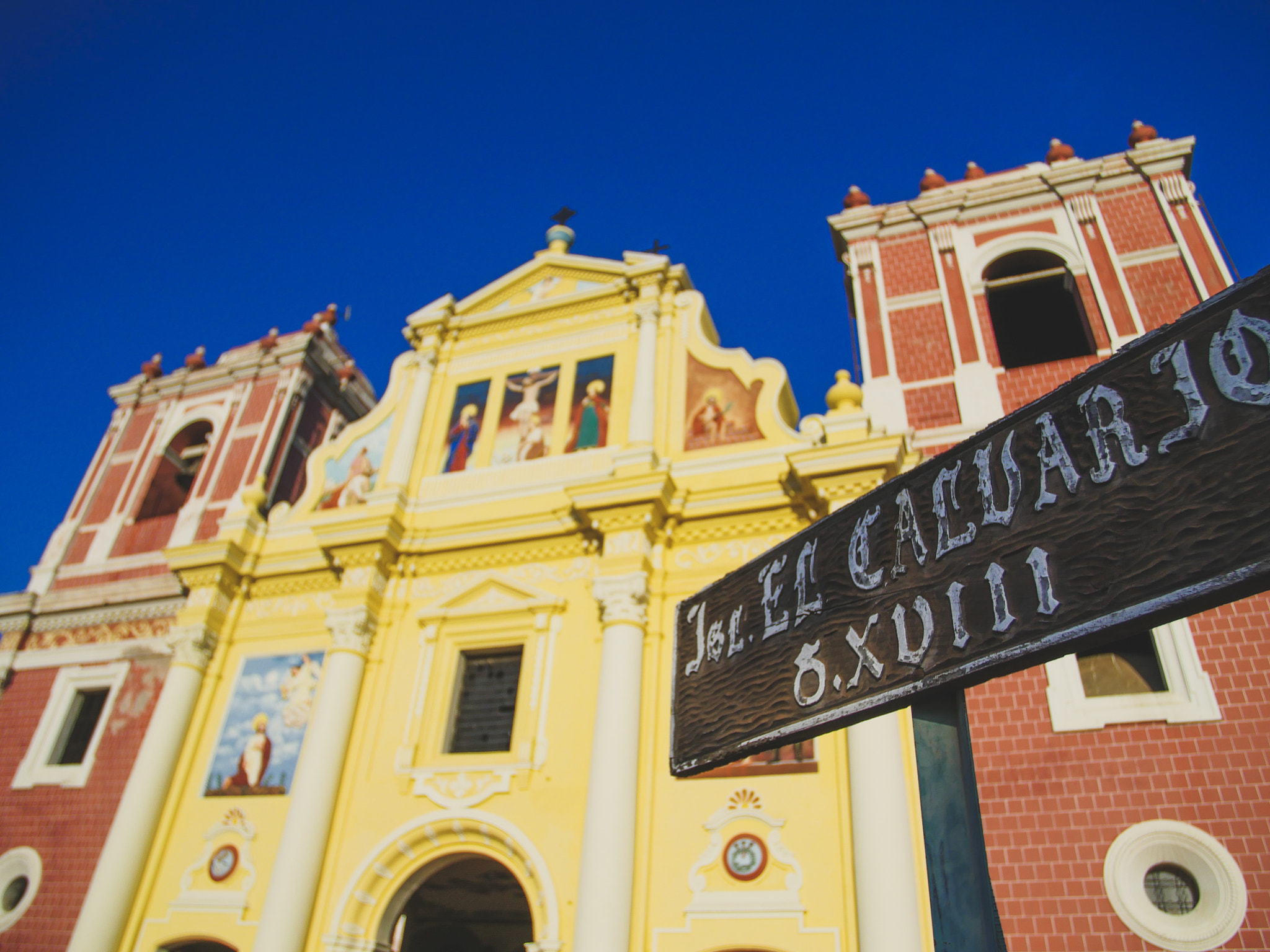 Panasonic Lumix DMC-GH4 + Canon EF 17-40mm F4L USM sample photo. Iglesia el calvario. photography