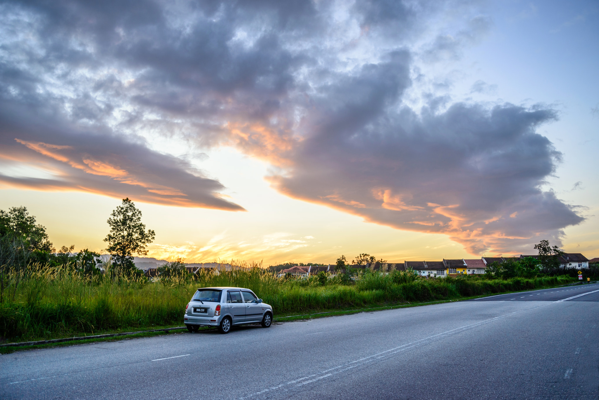 AF Zoom-Nikkor 28-80mm f/3.3-5.6G sample photo. Chasing the sun photography