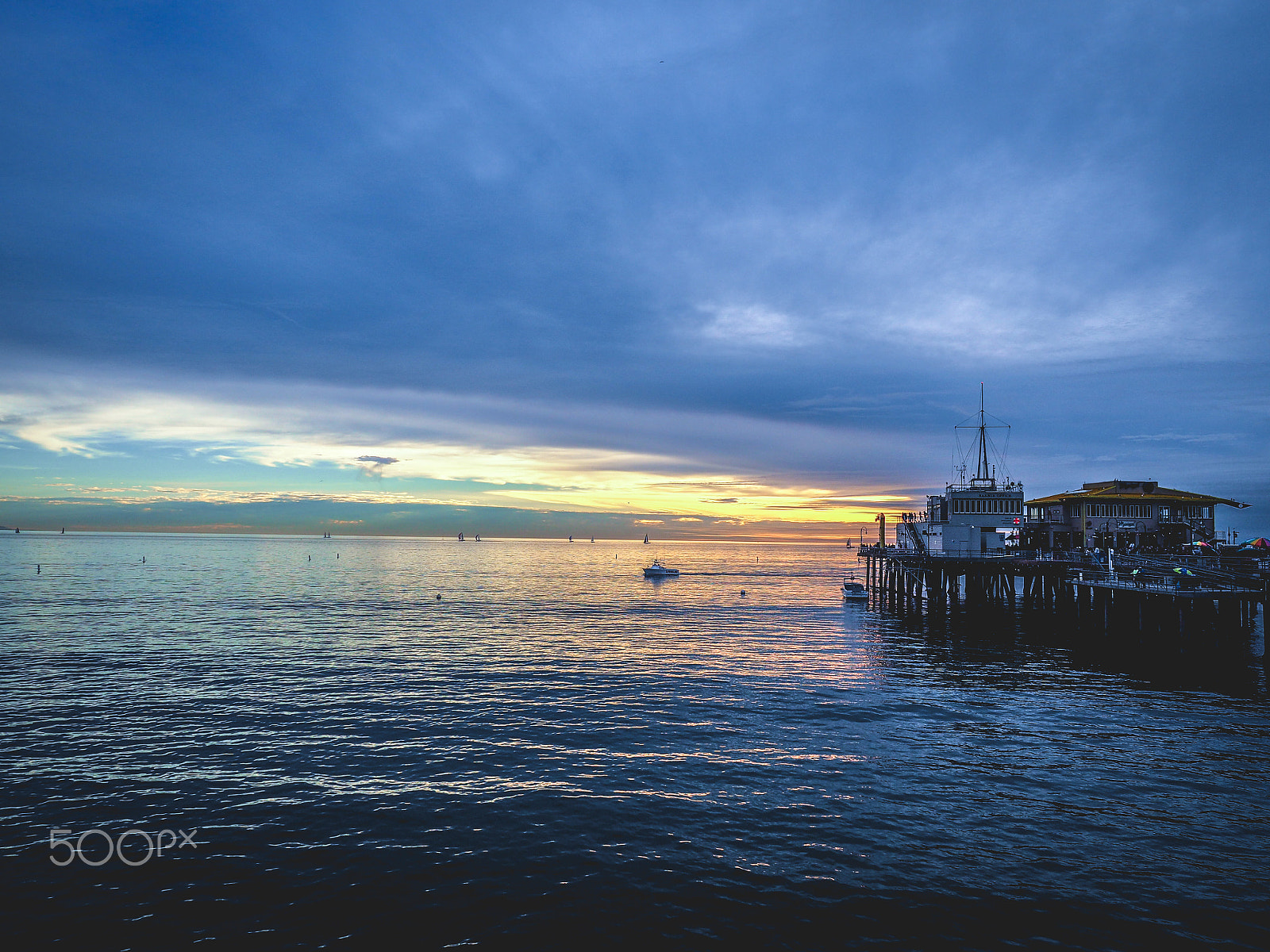 Olympus OM-D E-M10 II + Olympus M.Zuiko Digital ED 12-40mm F2.8 Pro sample photo. Santa monica pier photography