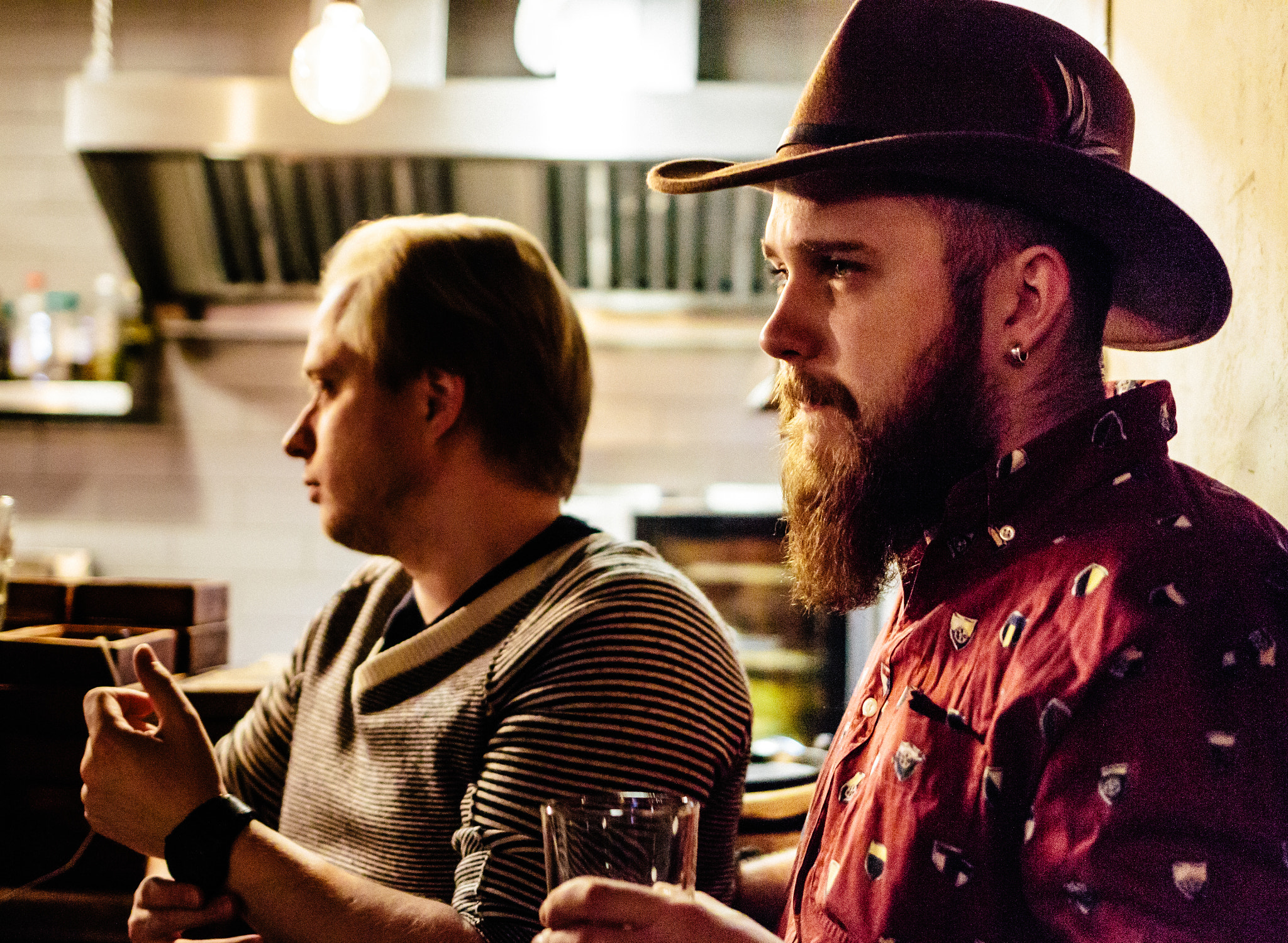 Canon EF 35mm F2 IS USM sample photo. Craft beer bar photography