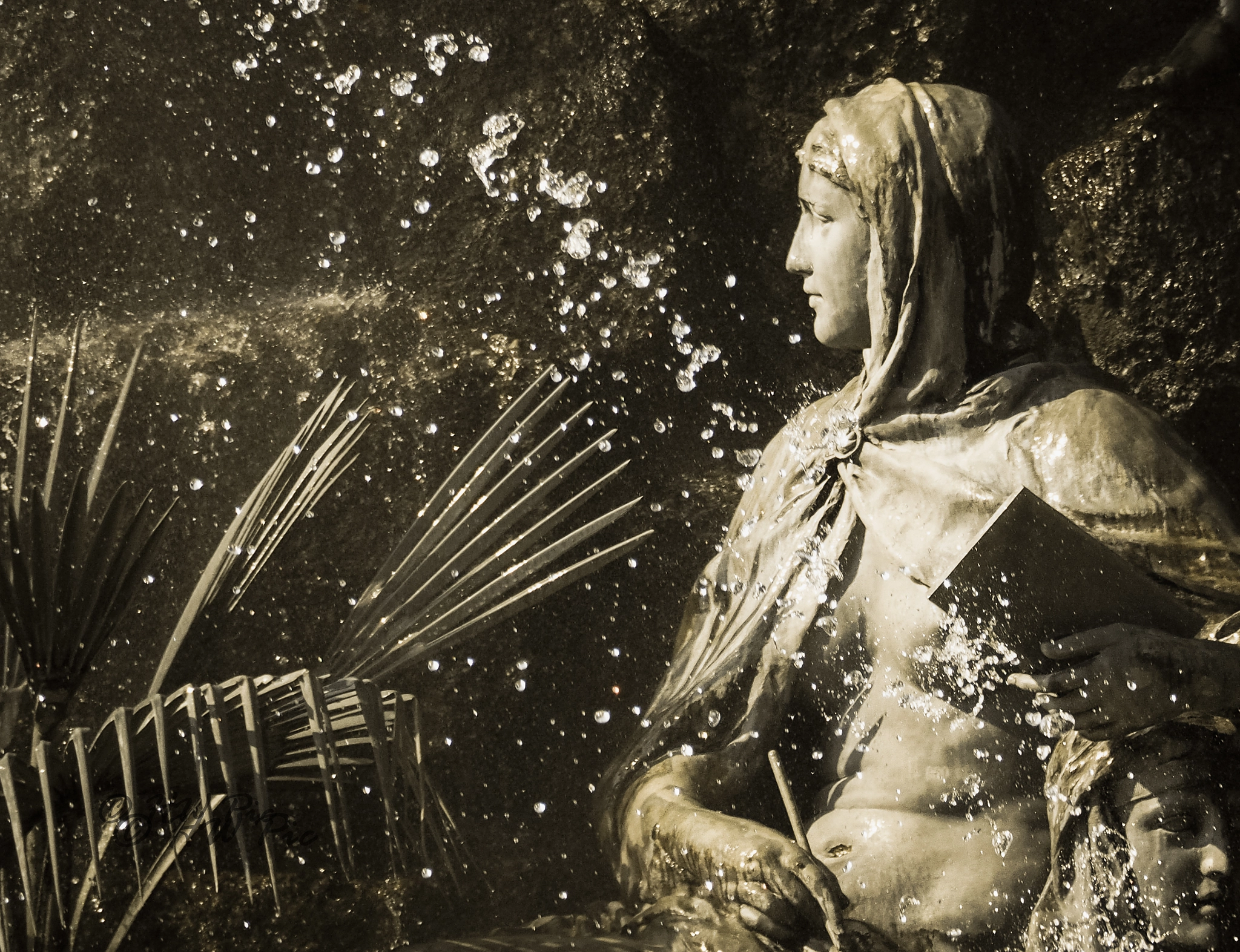 Olympus OM-D E-M1 sample photo. Fountain at the "schloss herrenchiemsee" photography