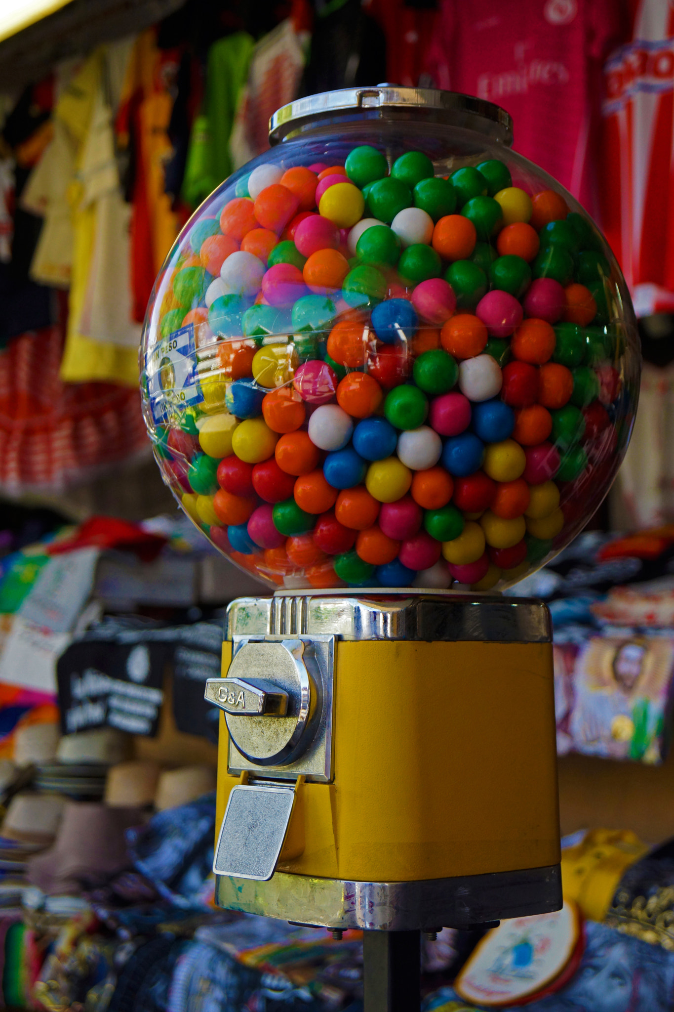 Sony SLT-A65 (SLT-A65V) + Sony DT 18-55mm F3.5-5.6 SAM sample photo. Cannon ball gum photography