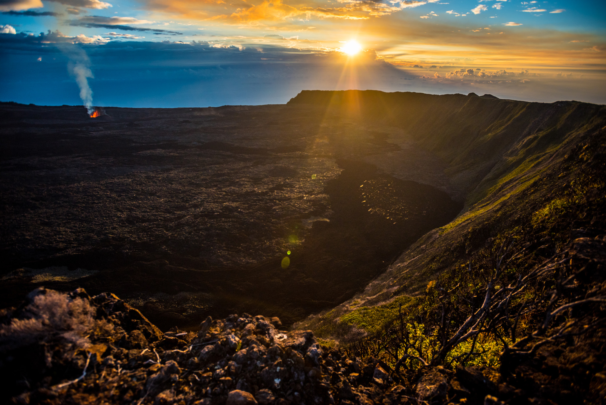 Nikon D750 + Nikon AF-S Nikkor 17-35mm F2.8D ED-IF sample photo. Sunrise over la fournaise photography