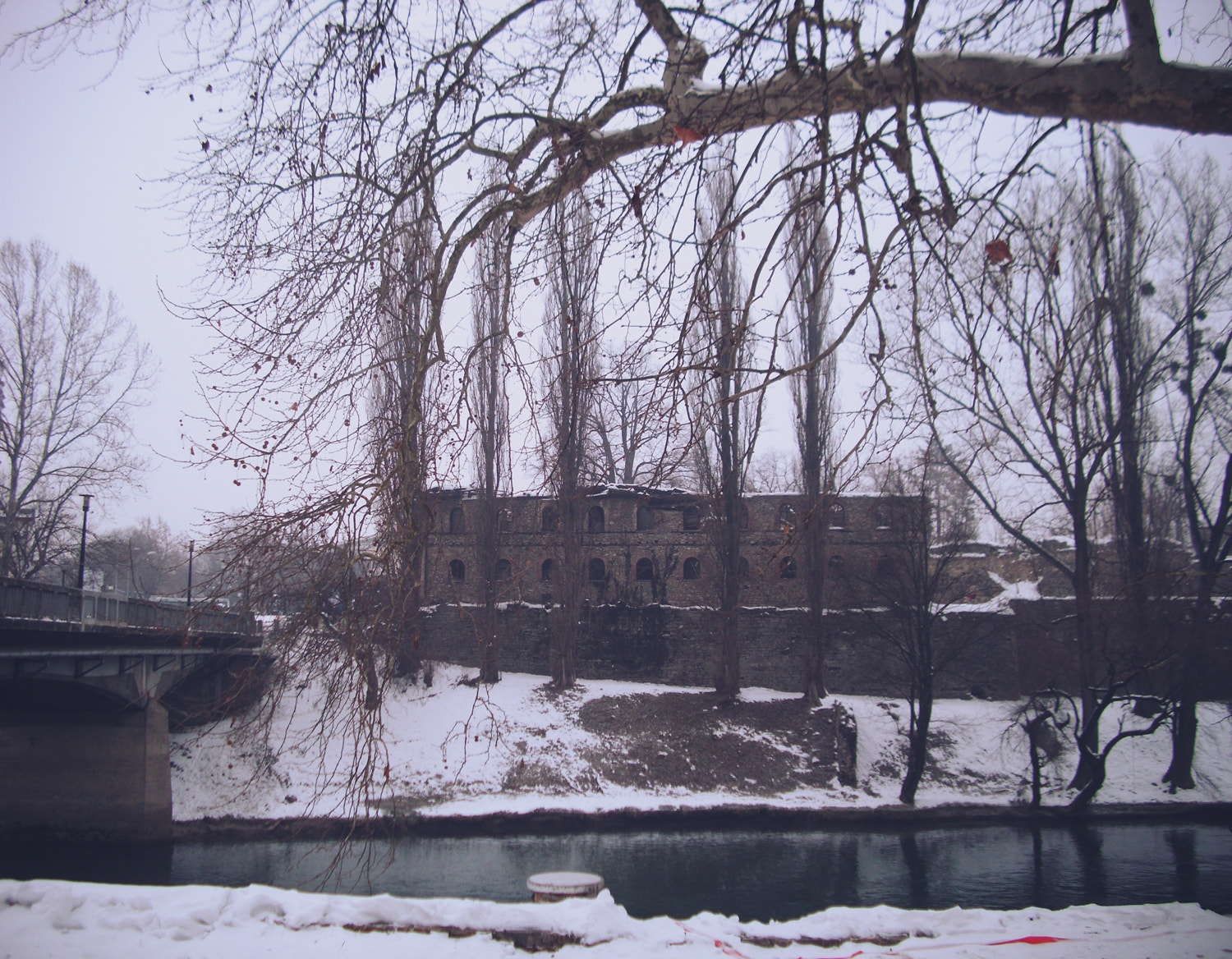 Benq DC C1060 sample photo. The
 river i photography