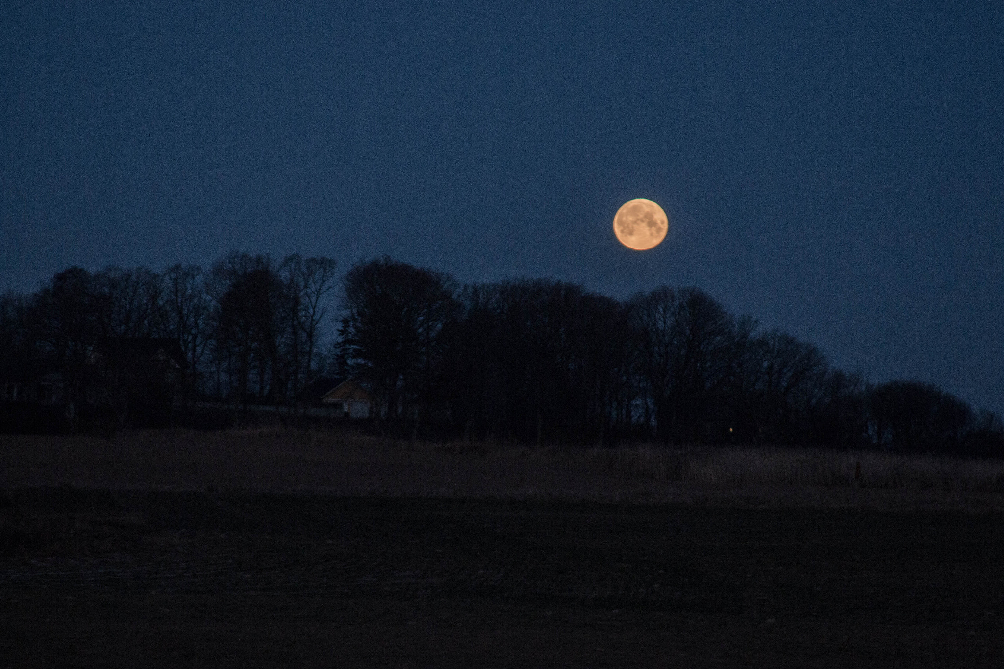 Canon EF 28-135mm F3.5-5.6 IS USM sample photo. "on our way to gothenburg" photography