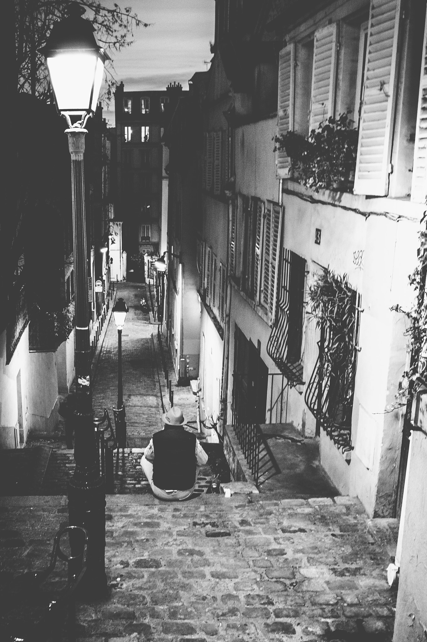 Sigma 10-20mm F3.5 EX DC HSM sample photo. Montmartre photography