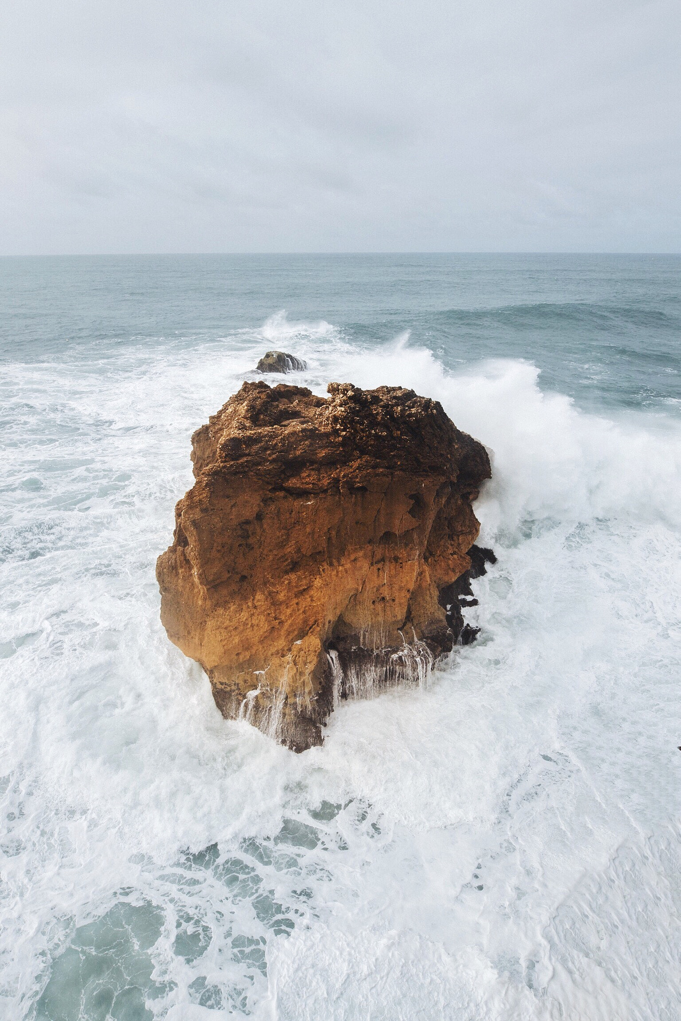 Sigma 20mm F1.4 DG HSM Art sample photo. Little peace of rock and 15 meters waves photography