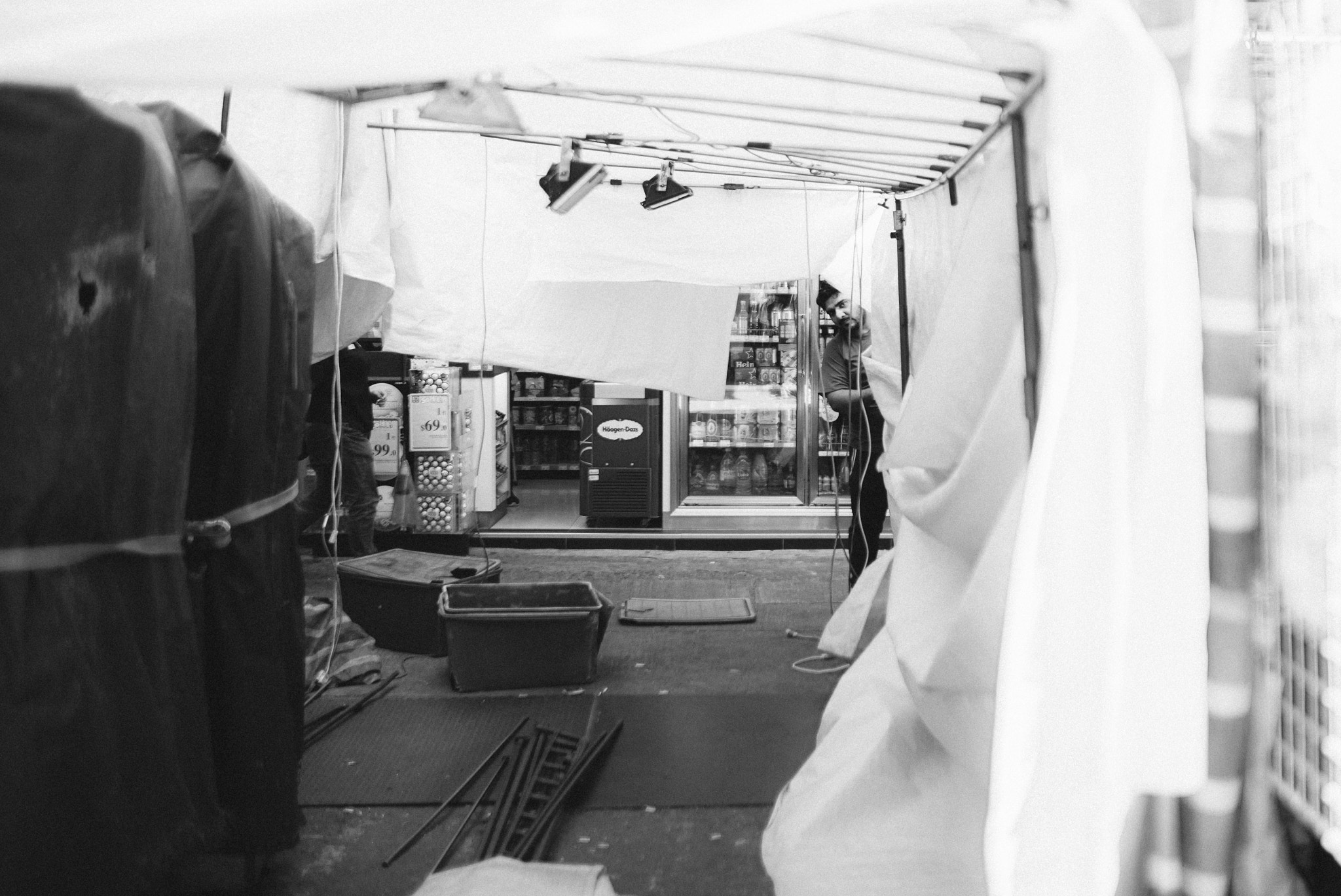 Leica M (Typ 262) sample photo. Peeking photography