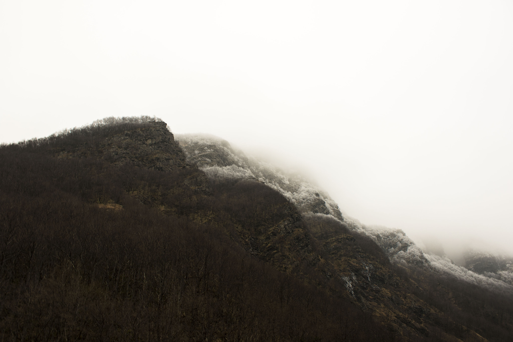 Canon EF-S 18-55mm F3.5-5.6 III sample photo. Behind the mountain photography