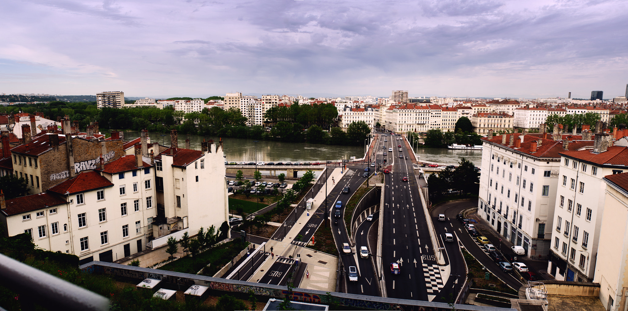 Nikon AF Nikkor 28mm F2.8D sample photo. Vue sur lyon photography