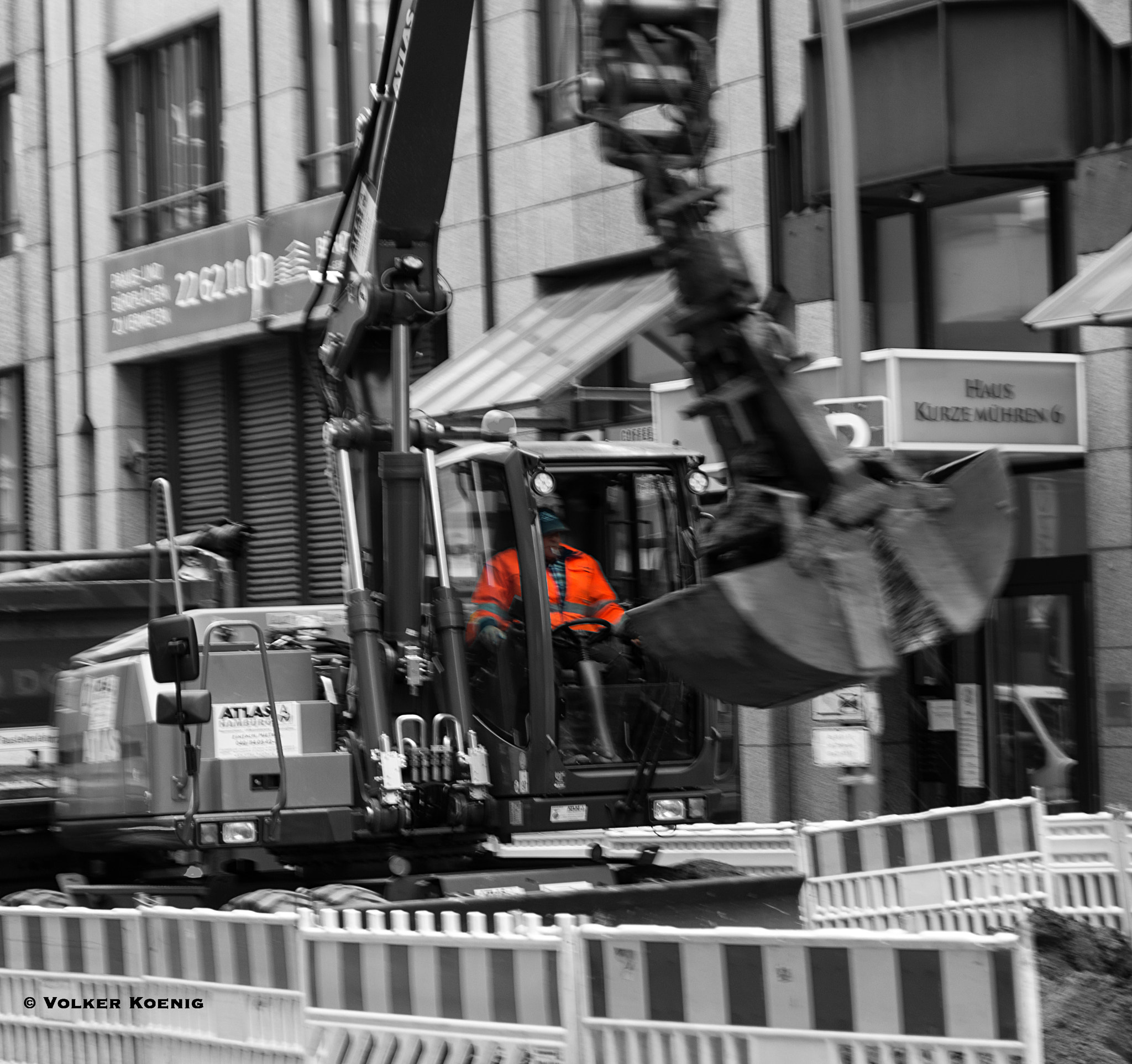 Pentax smc DA* 16-50mm F2.8 ED AL (IF) SDM sample photo. Excavator driver photography
