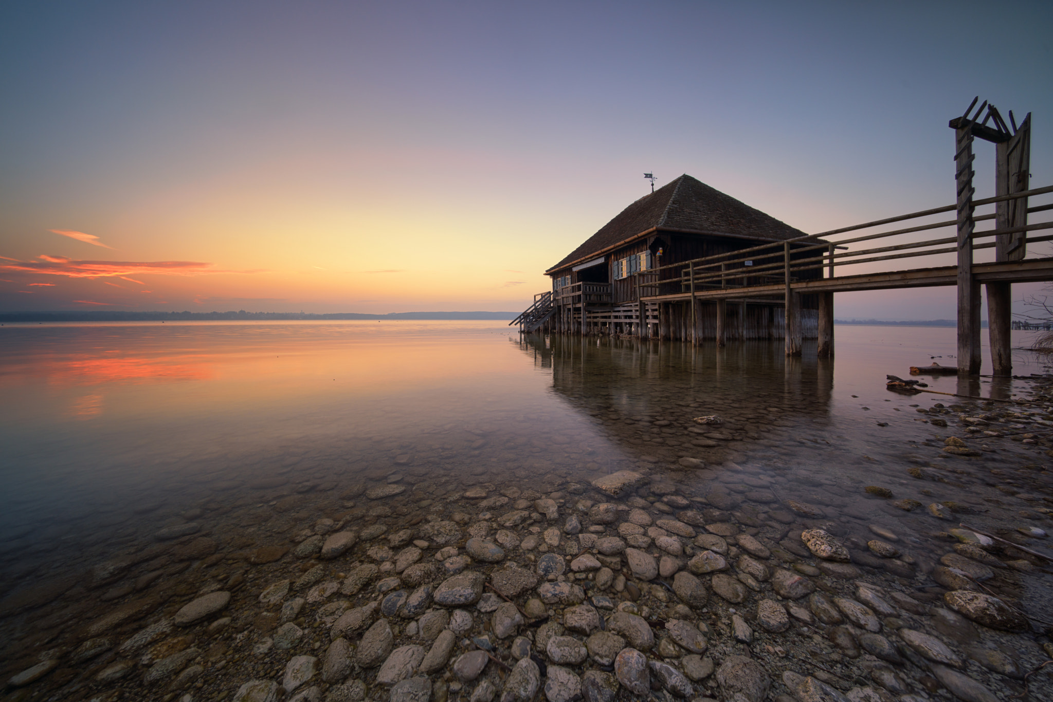Sony a7R II + Voigtlander HELIAR-HYPER WIDE 10mm F5.6 sample photo. Another silent minute photography