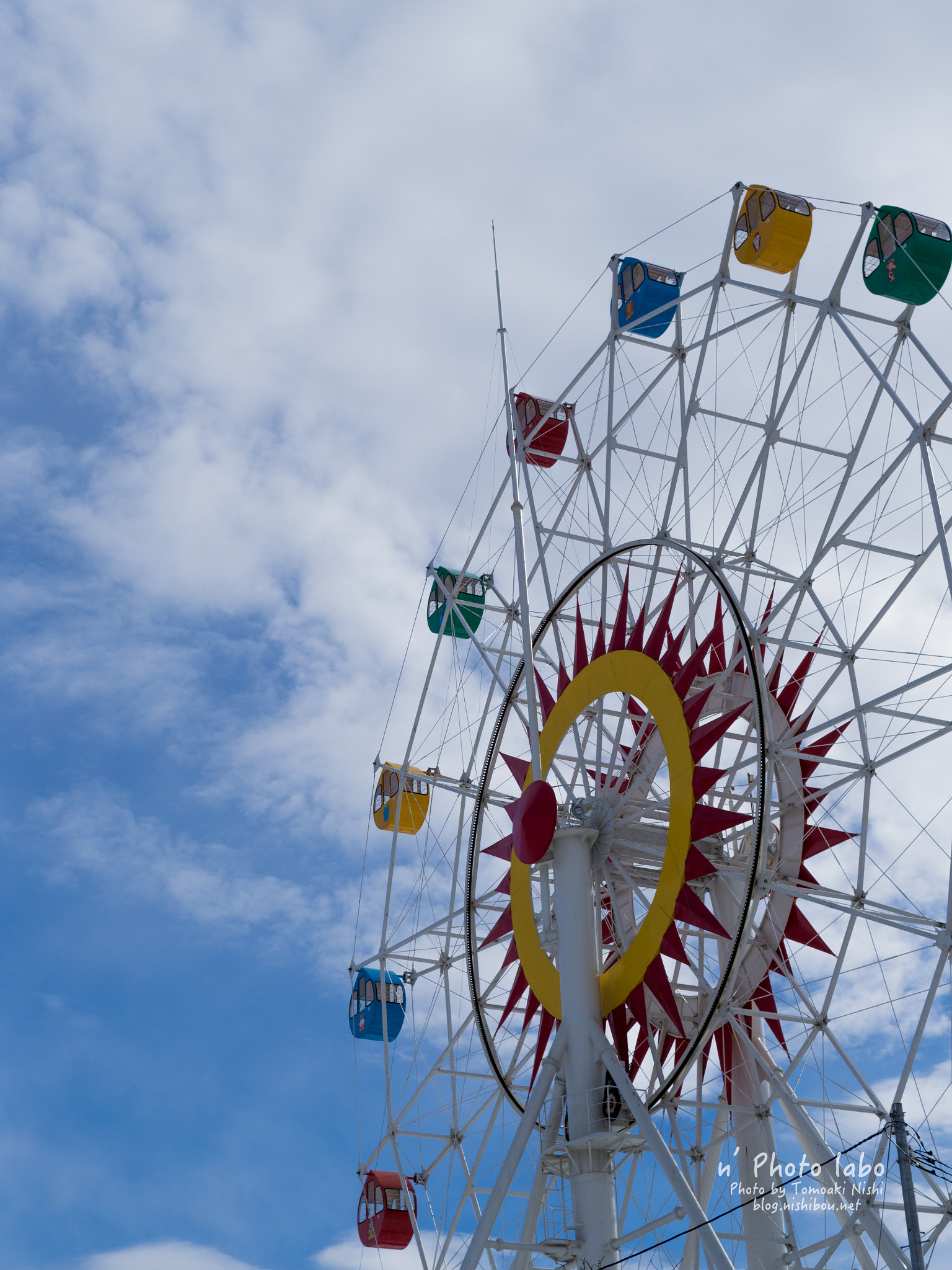 Olympus OM-D E-M1 Mark II + Sigma 30mm F1.4 DC DN | C sample photo. Ferris wheel photography