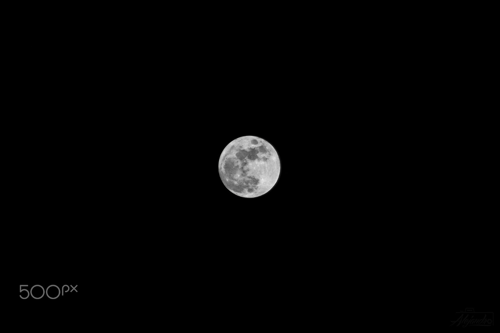 Canon EOS 1300D (EOS Rebel T6 / EOS Kiss X80) + Canon EF 75-300mm f/4-5.6 USM sample photo. Full moon photography