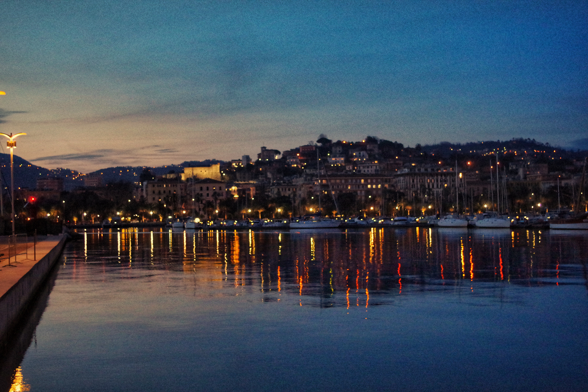 smc PENTAX-DA L 18-55mm F3.5-5.6 sample photo. Tramonto sul porto photography