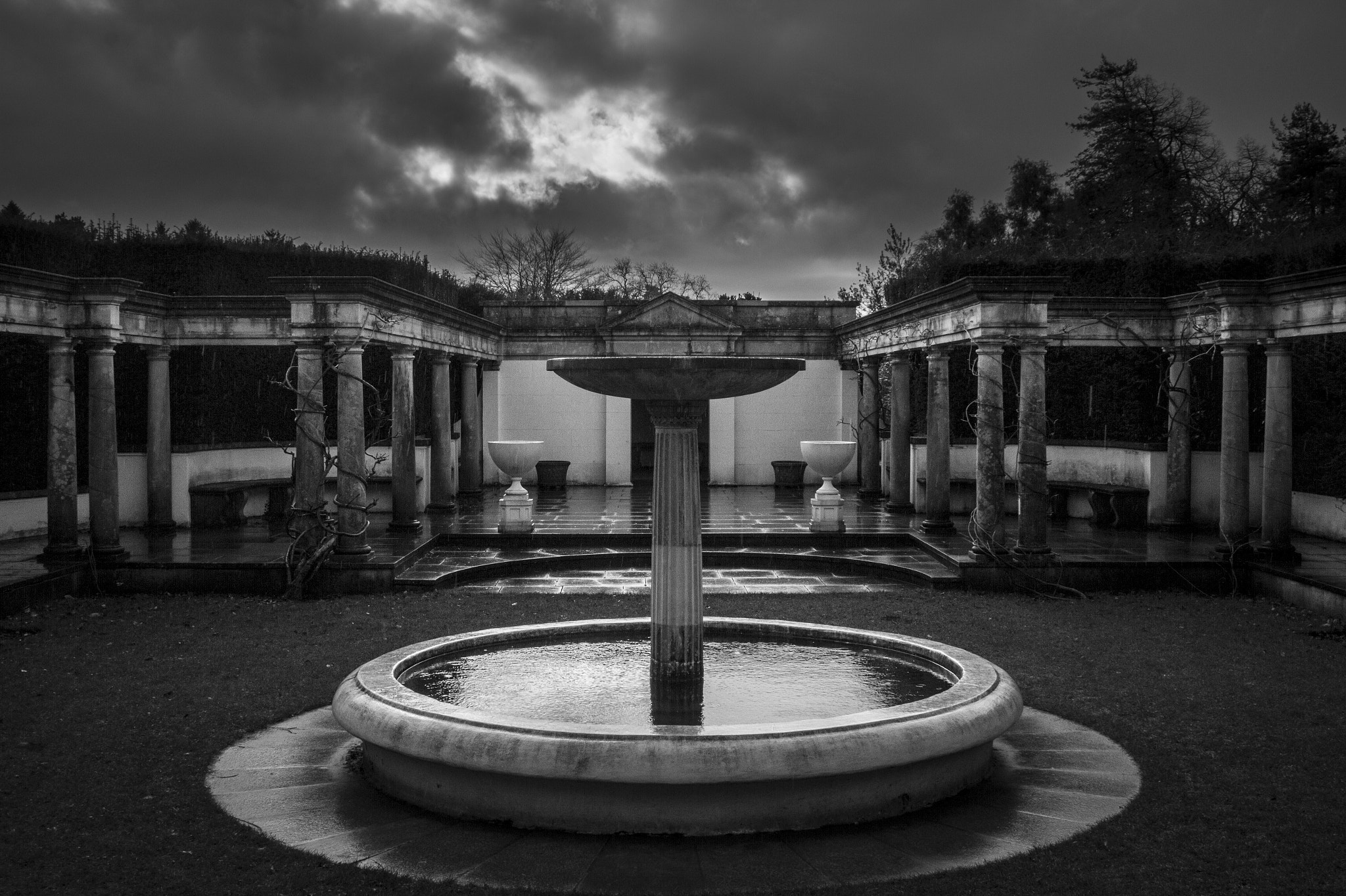 Canon EOS 7D + Canon EF-S 18-55mm F3.5-5.6 II sample photo. Dyffryn gardens - fountain.jpg photography