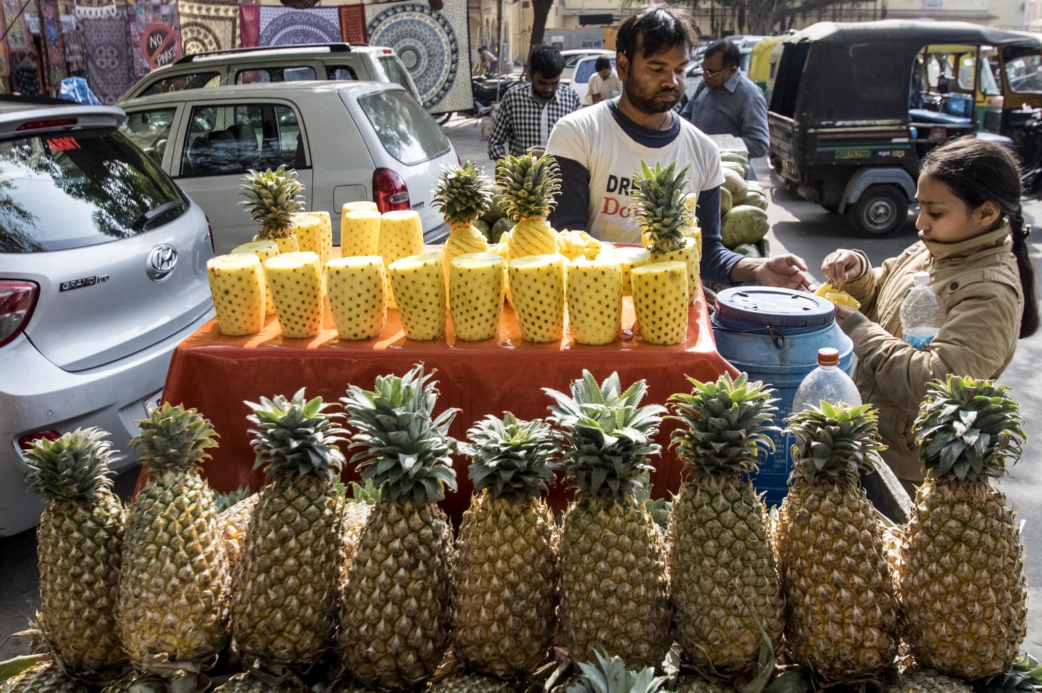Pentax K-3 II sample photo. Pineapples seller photography