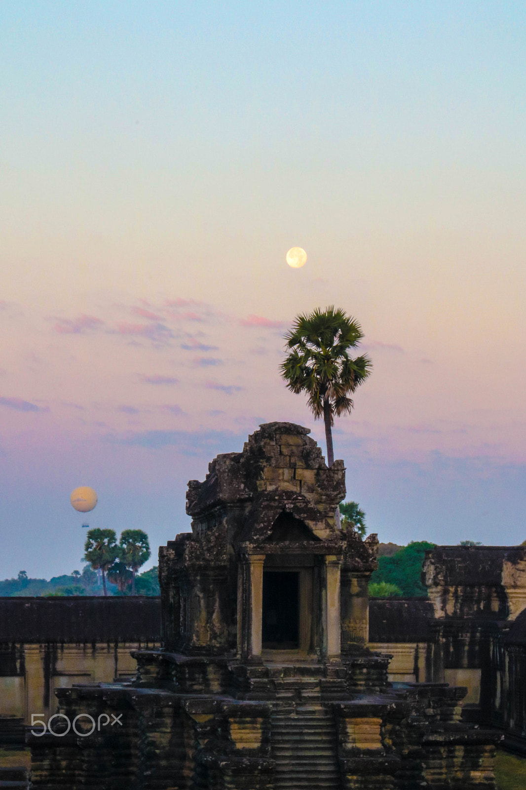 Canon EOS 760D (EOS Rebel T6s / EOS 8000D) sample photo. Moonrise angkor wat photography