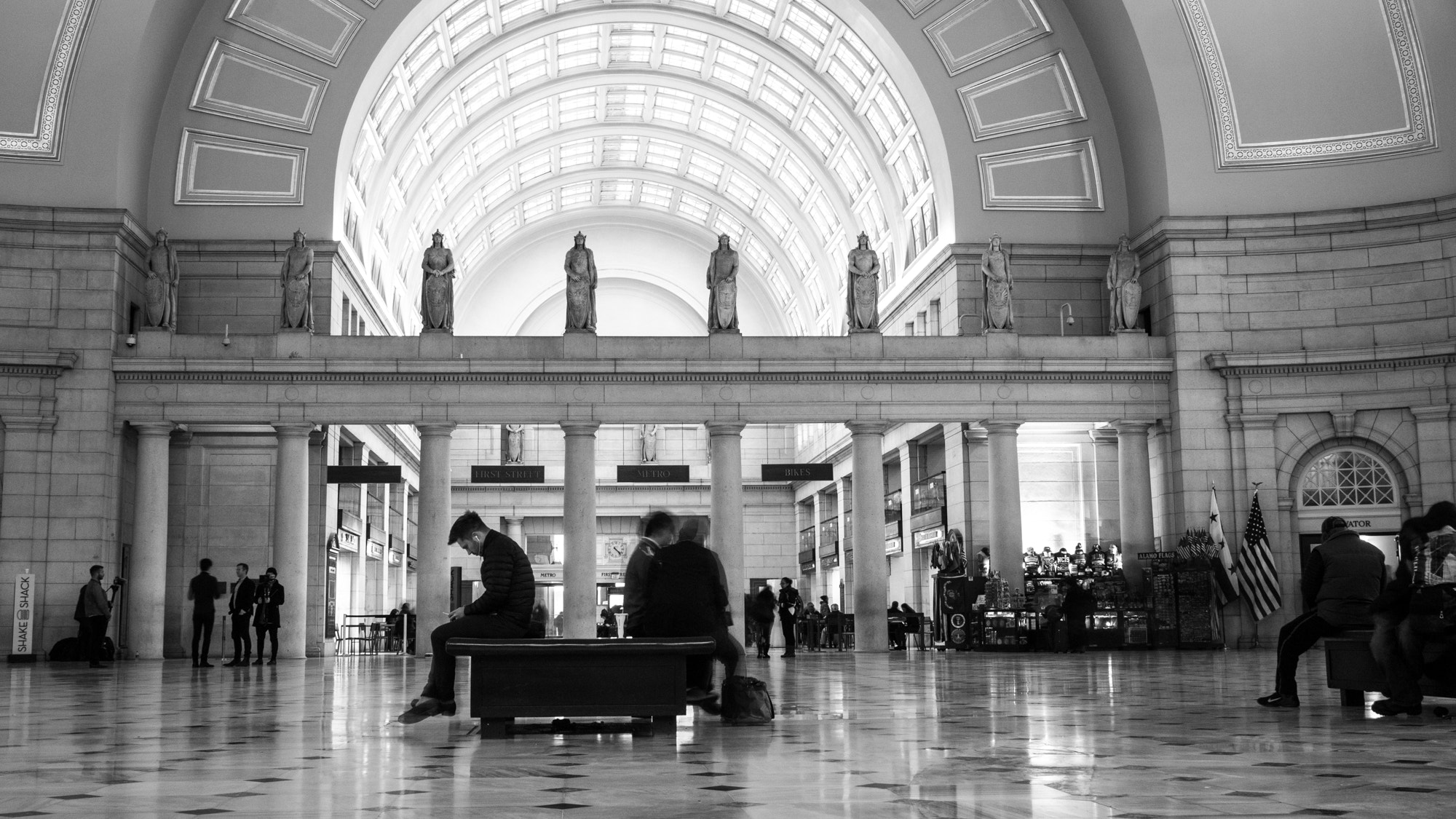 Panasonic Lumix DMC-GX1 sample photo. Passing time at union station photography