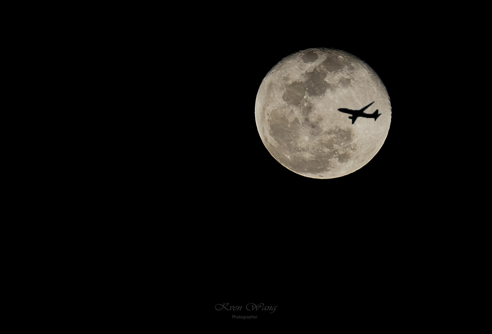 Fujifilm X-T10 + Fujifilm XC 50-230mm F4.5-6.7 OIS II sample photo. Full moon photography