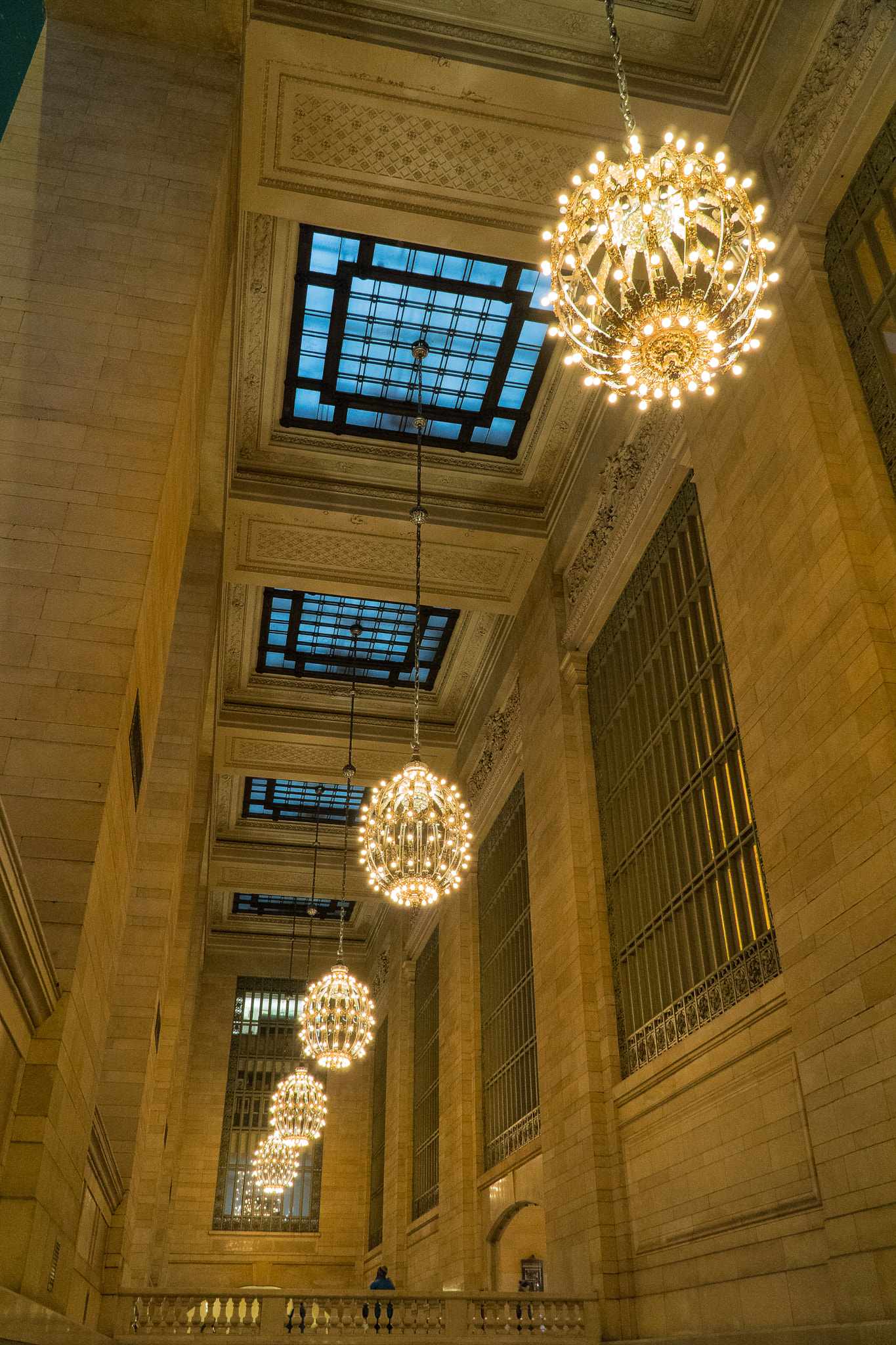 Sony E PZ 18-105mm F4 G OSS sample photo. Glittering chandeliers of grand central  photography