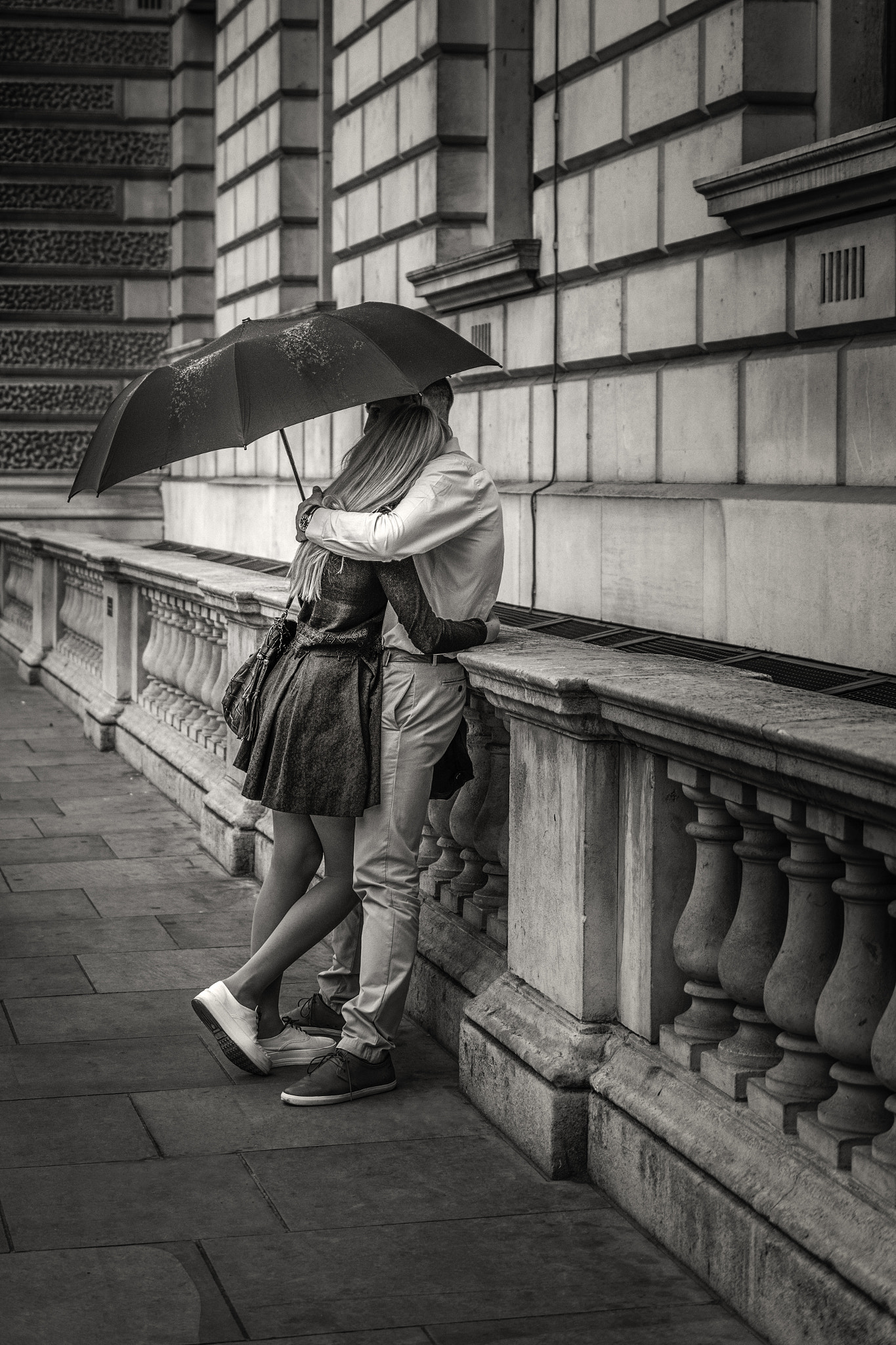 Nikon AF-S DX Micro Nikkor 40mm F2.8 sample photo. Couple in the rain photography