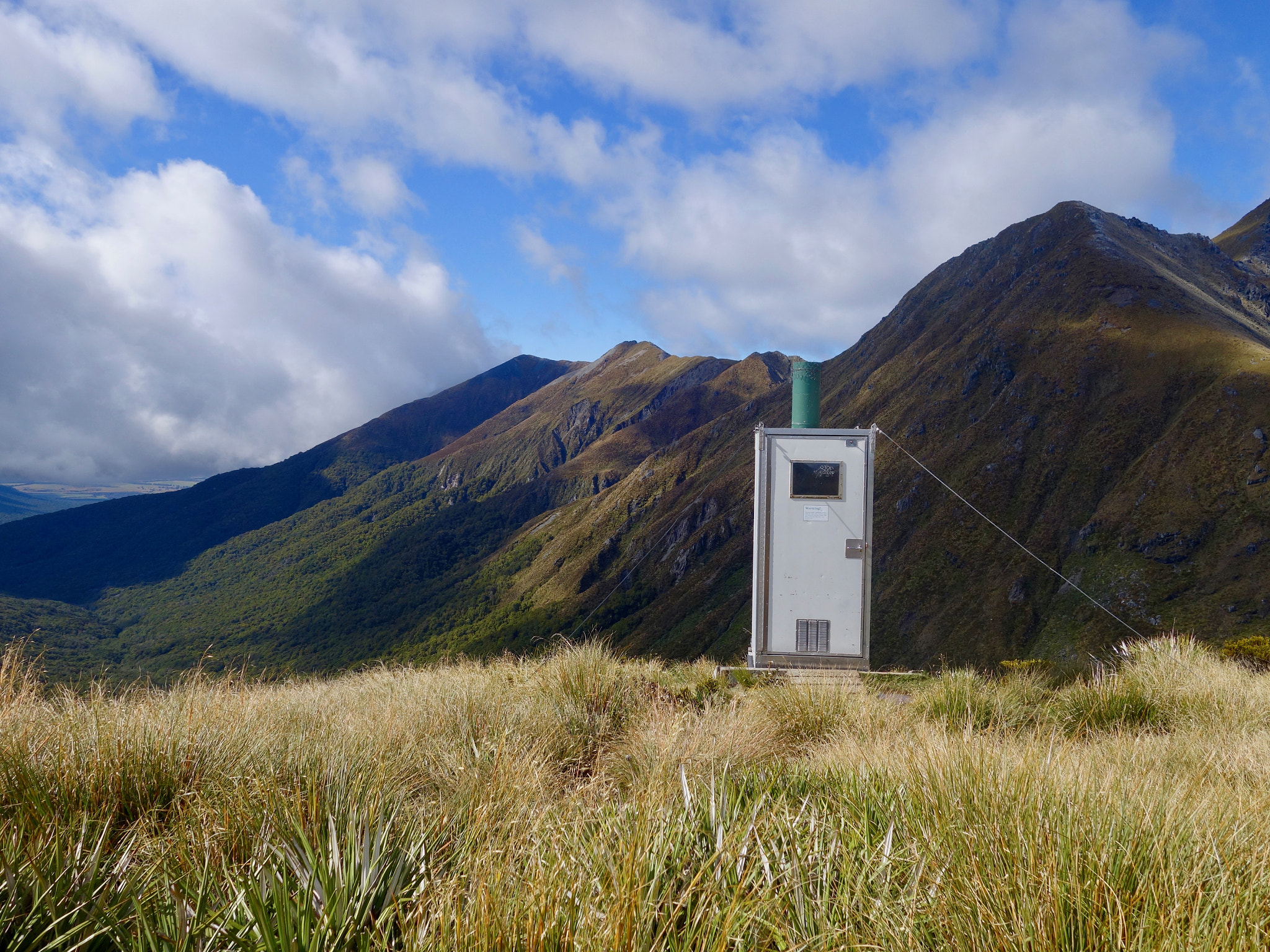 Sony Cyber-shot DSC-RX100 II + Sony 28-100mm F1.8-4.9 sample photo. Outhouse on the kepler track photography