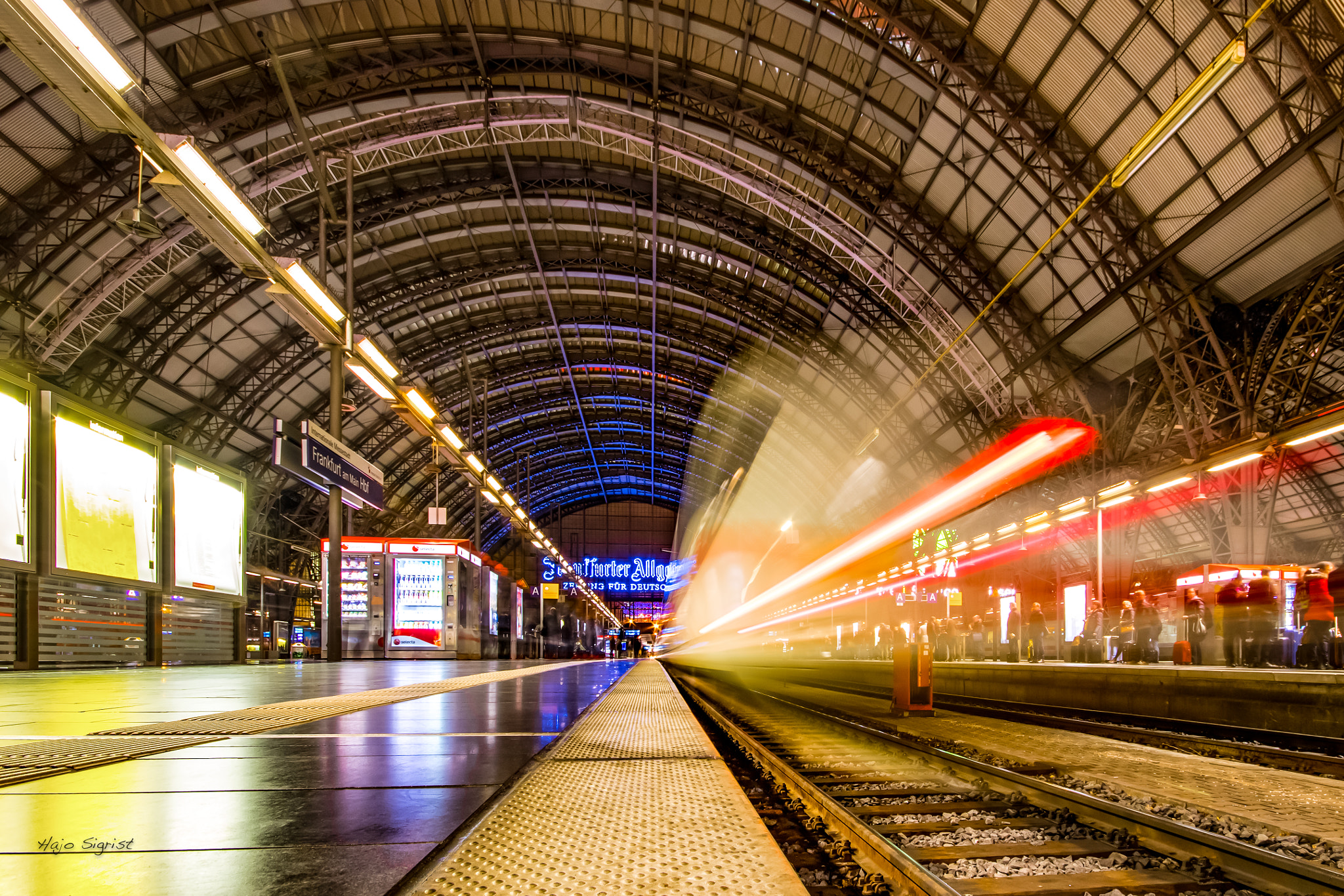 Sigma 10-20mm F4-5.6 EX DC HSM sample photo. Train at night i photography