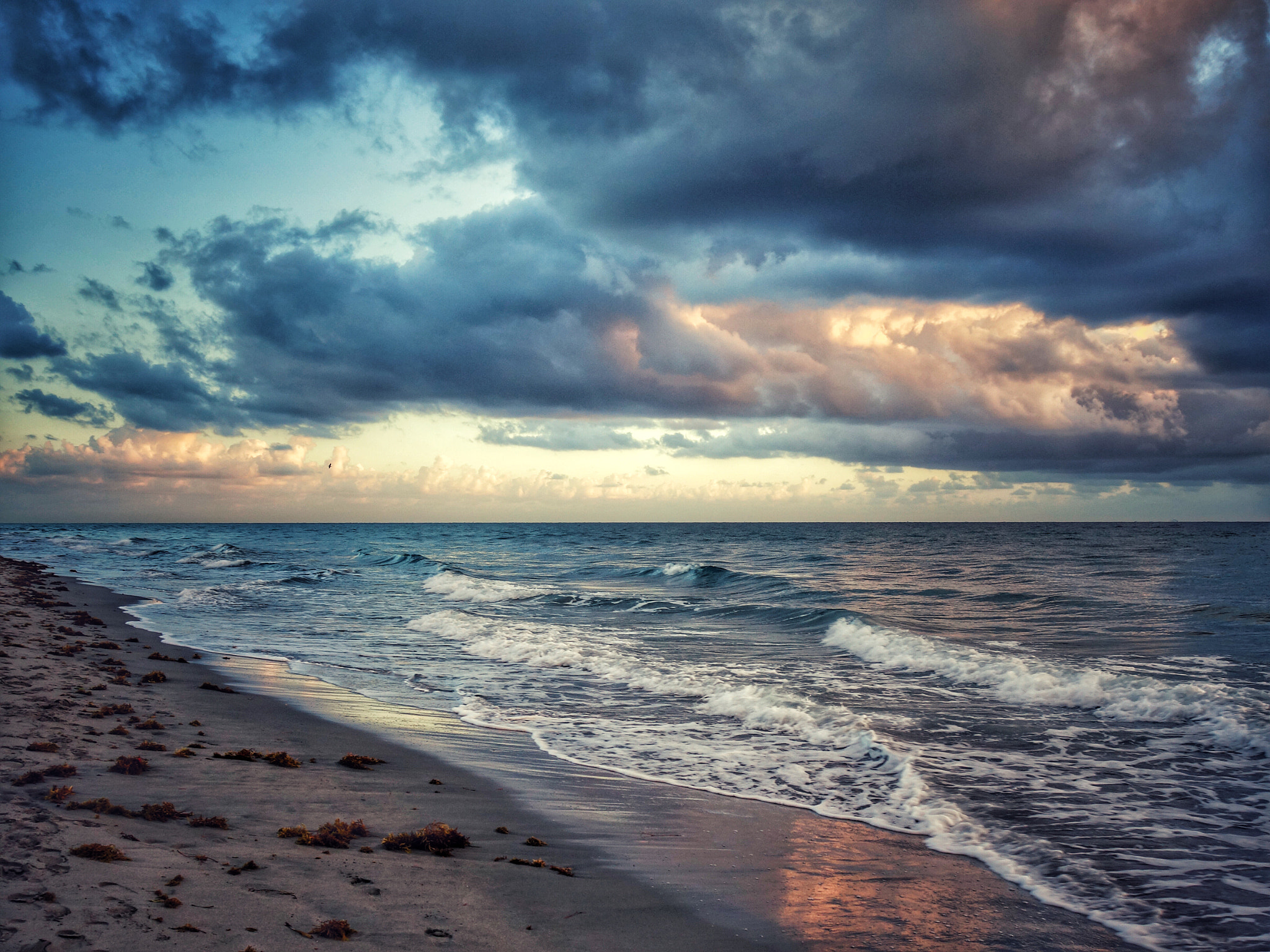 Sony 28-100mm F1.8-4.9 sample photo. Ocean morning photography