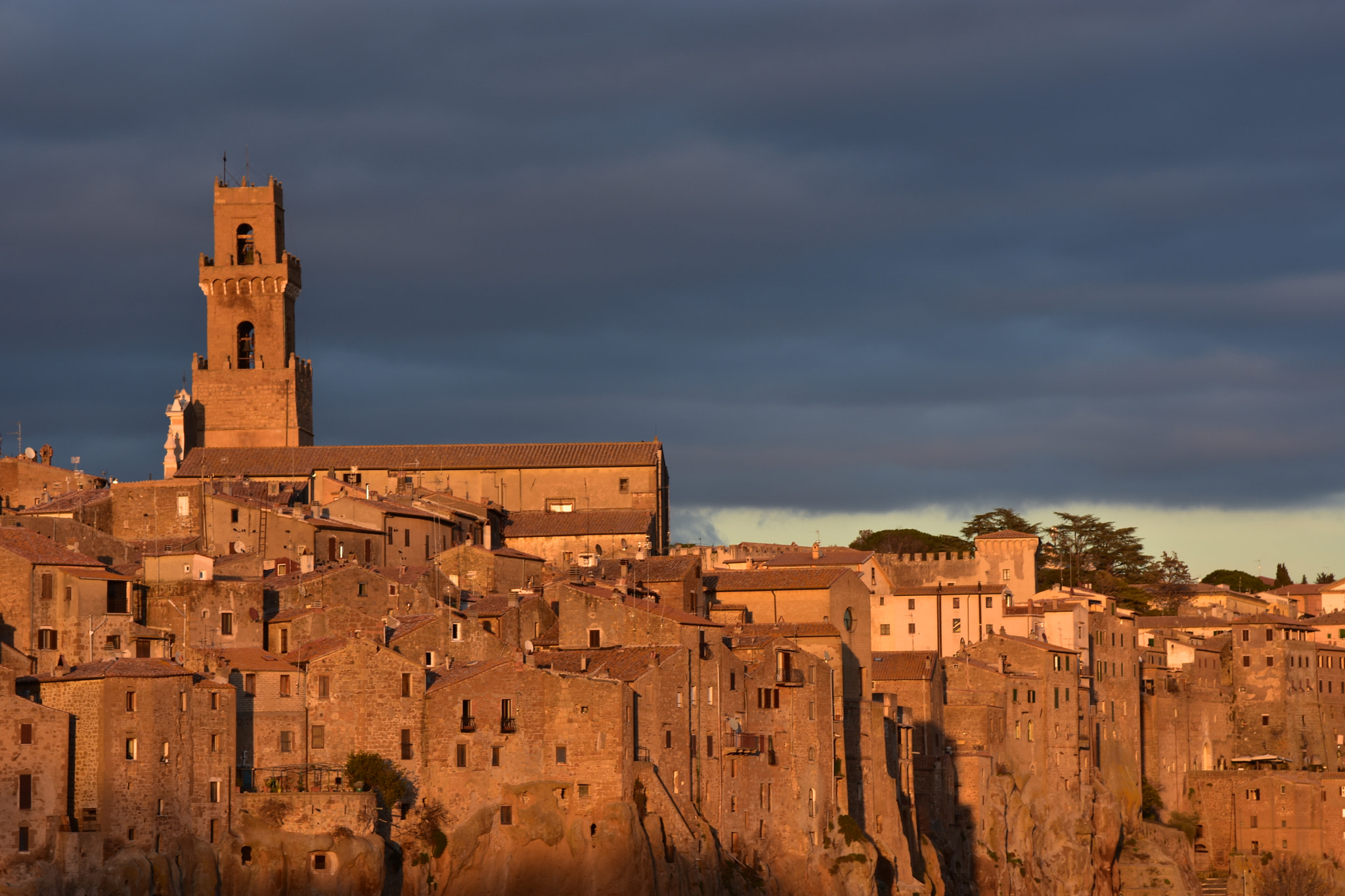 Nikon AF-S Nikkor 24-120mm F4G ED VR sample photo. Tramonto su pitigliano photography