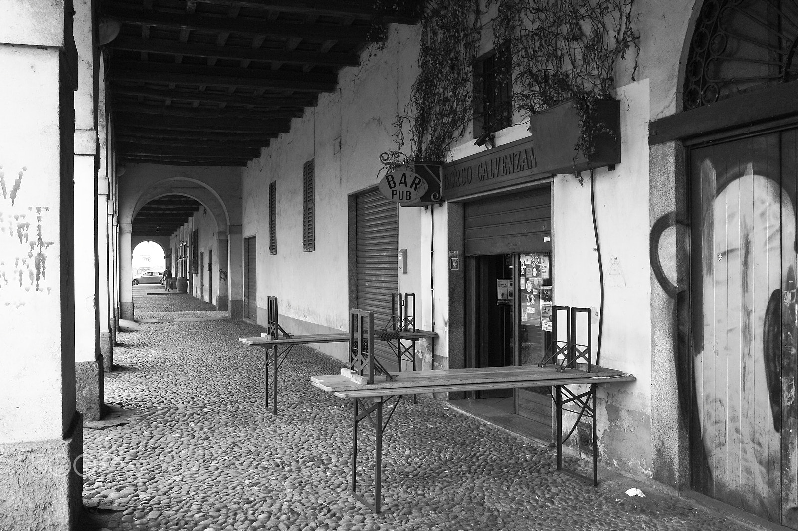 Canon EF 35mm F2 IS USM sample photo. Borgo calvenzano - borgo calvenzano pub photography