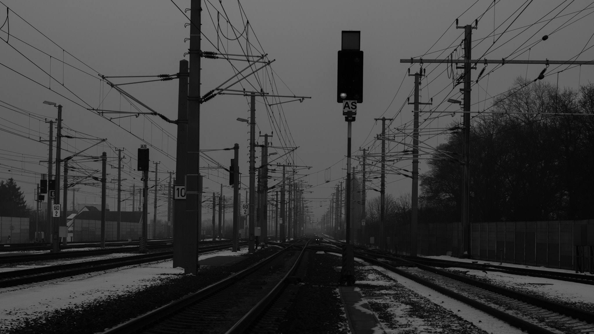 E 50mm F0 sample photo. Tracks by fog photography