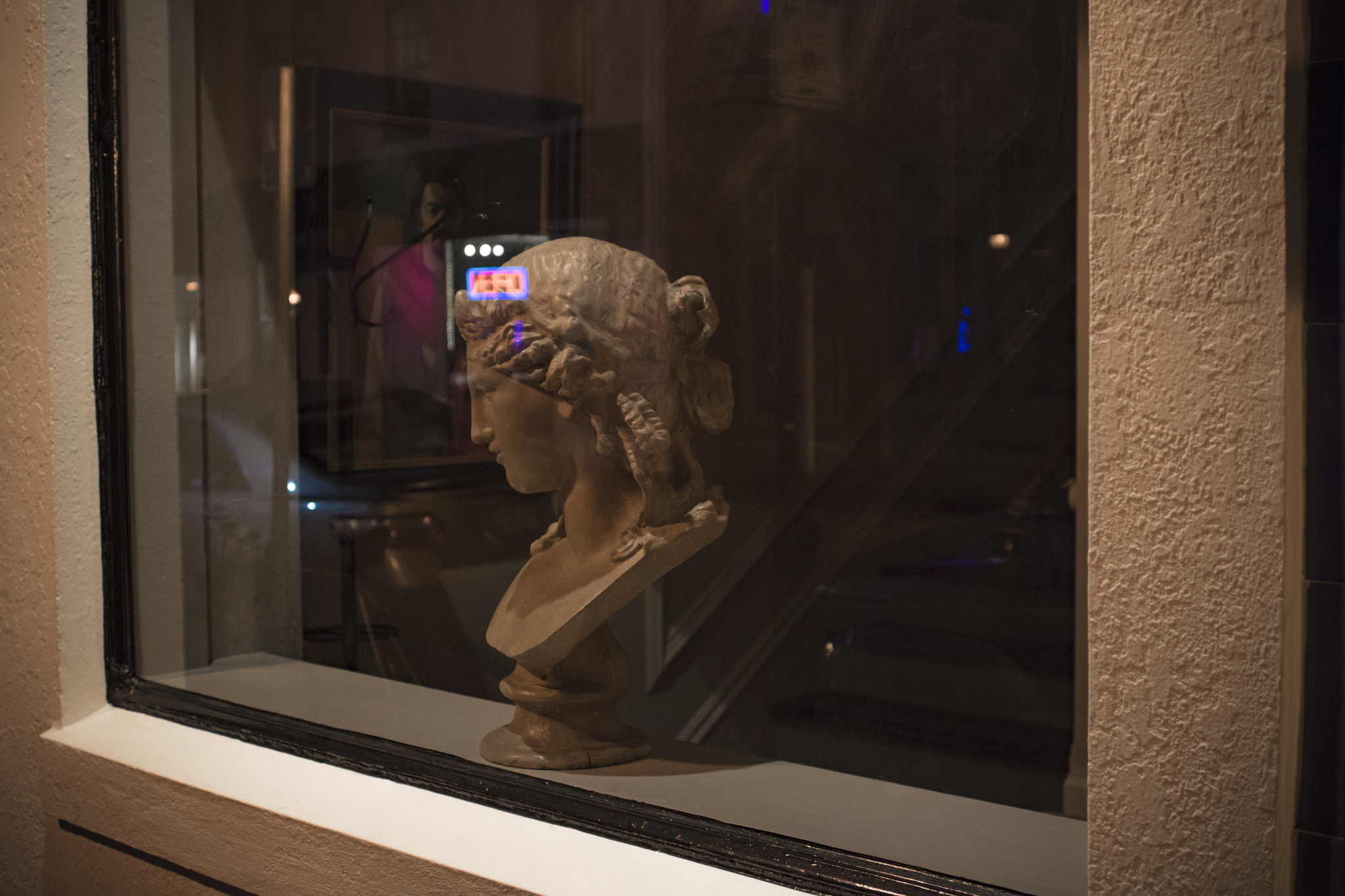 Canon EOS 750D (EOS Rebel T6i / EOS Kiss X8i) + Canon EF 28mm F2.8 IS USM sample photo. Bust in the window photography