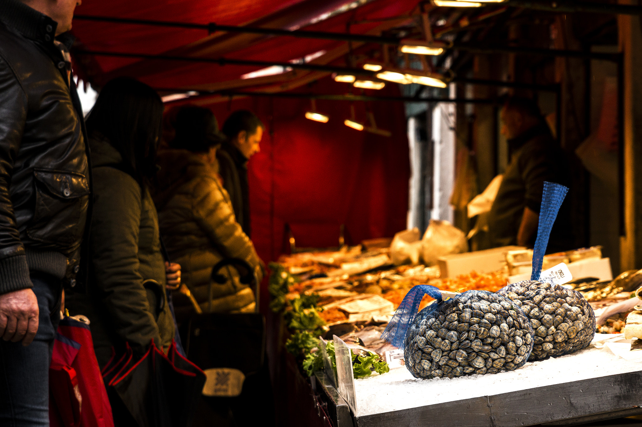 Canon EOS 70D + Sigma 24-70mm F2.8 EX DG Macro sample photo. Fisherman's stall in the maritime market, venice photography
