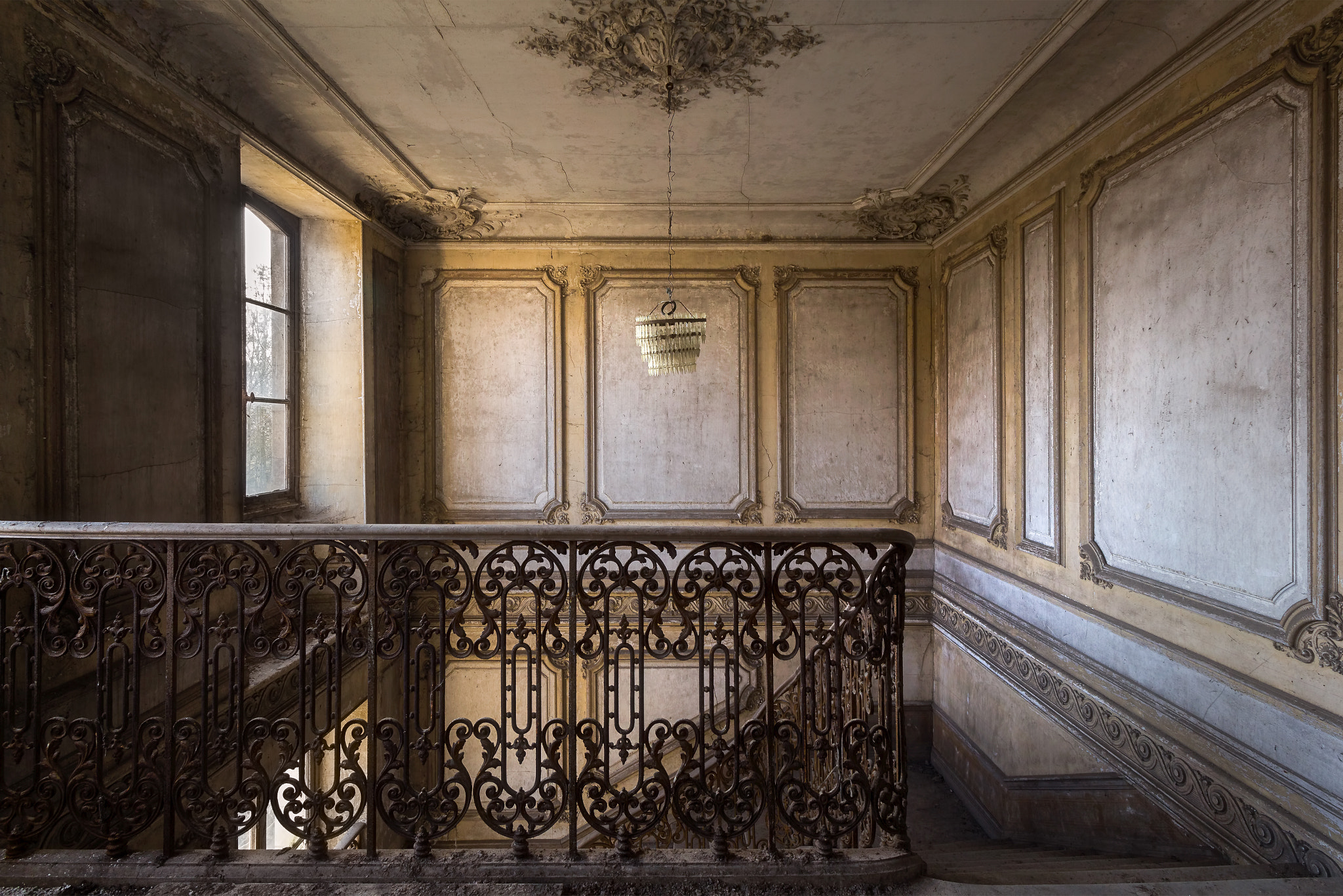 Canon EOS 650D (EOS Rebel T4i / EOS Kiss X6i) sample photo. Abandoned staircase. photography