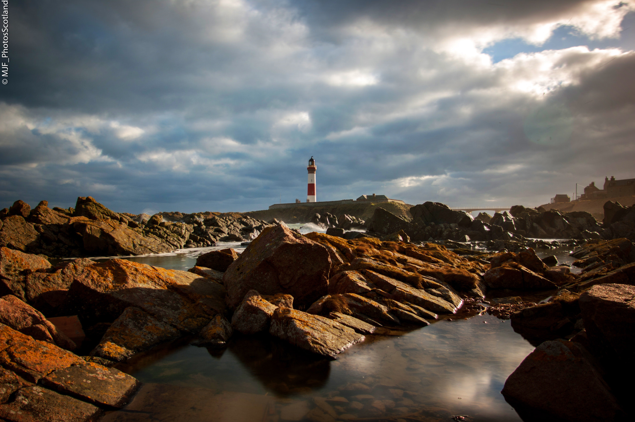 Samsung NX 20-50mm F3.5-5.6 ED sample photo. Buchanness lighthouse photography